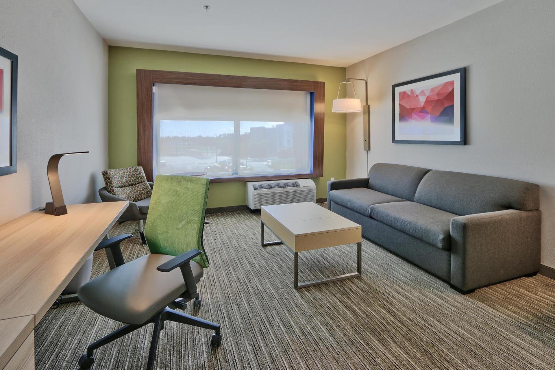 Holiday Inn Express & Suites - Roswell by IHG photo 15