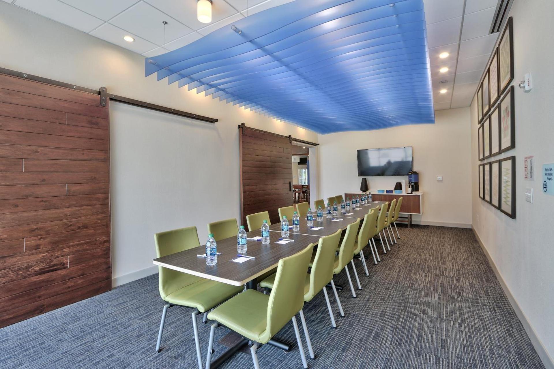 Holiday Inn Express & Suites - Roswell by IHG photo 17