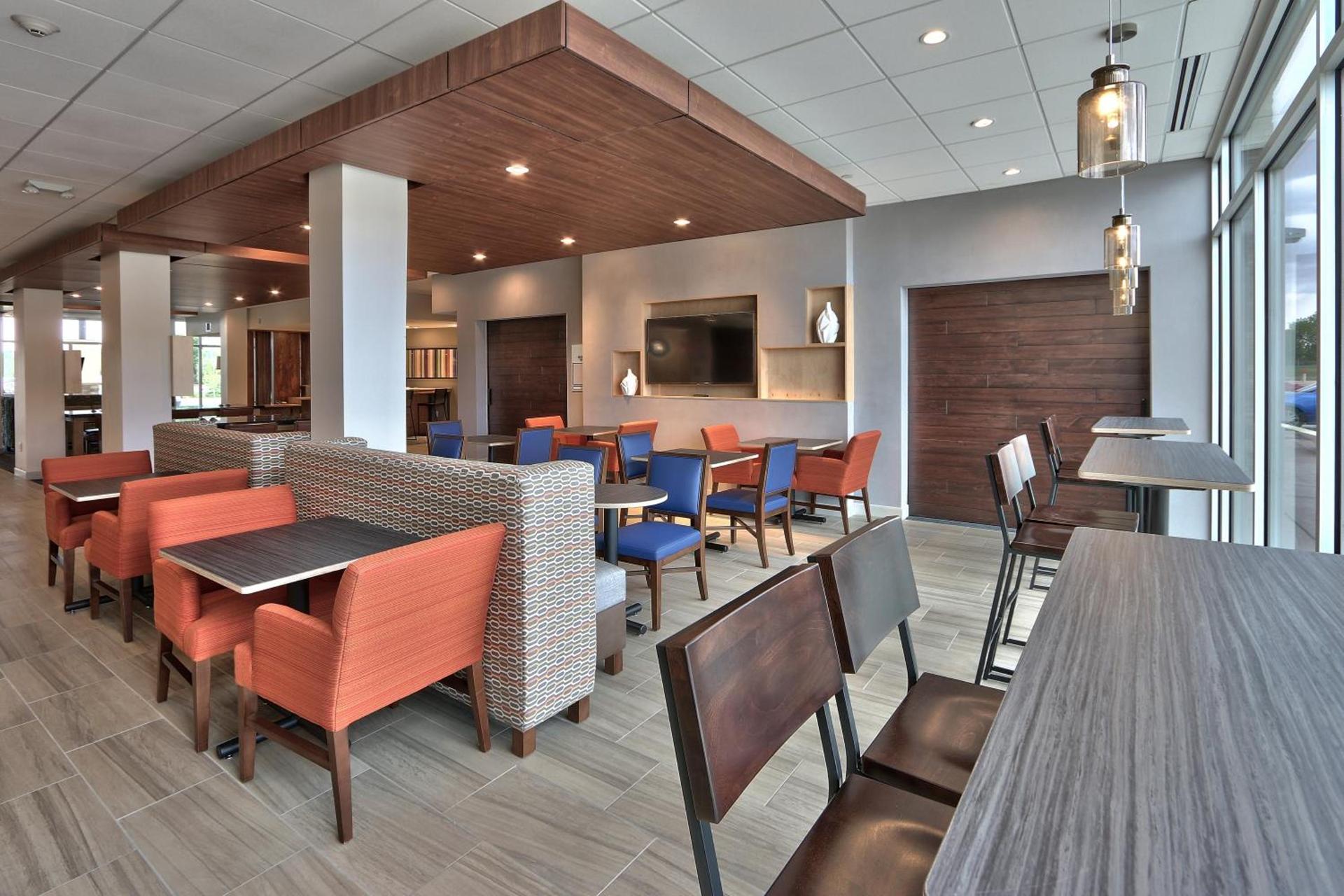 Holiday Inn Express & Suites - Roswell by IHG photo 10