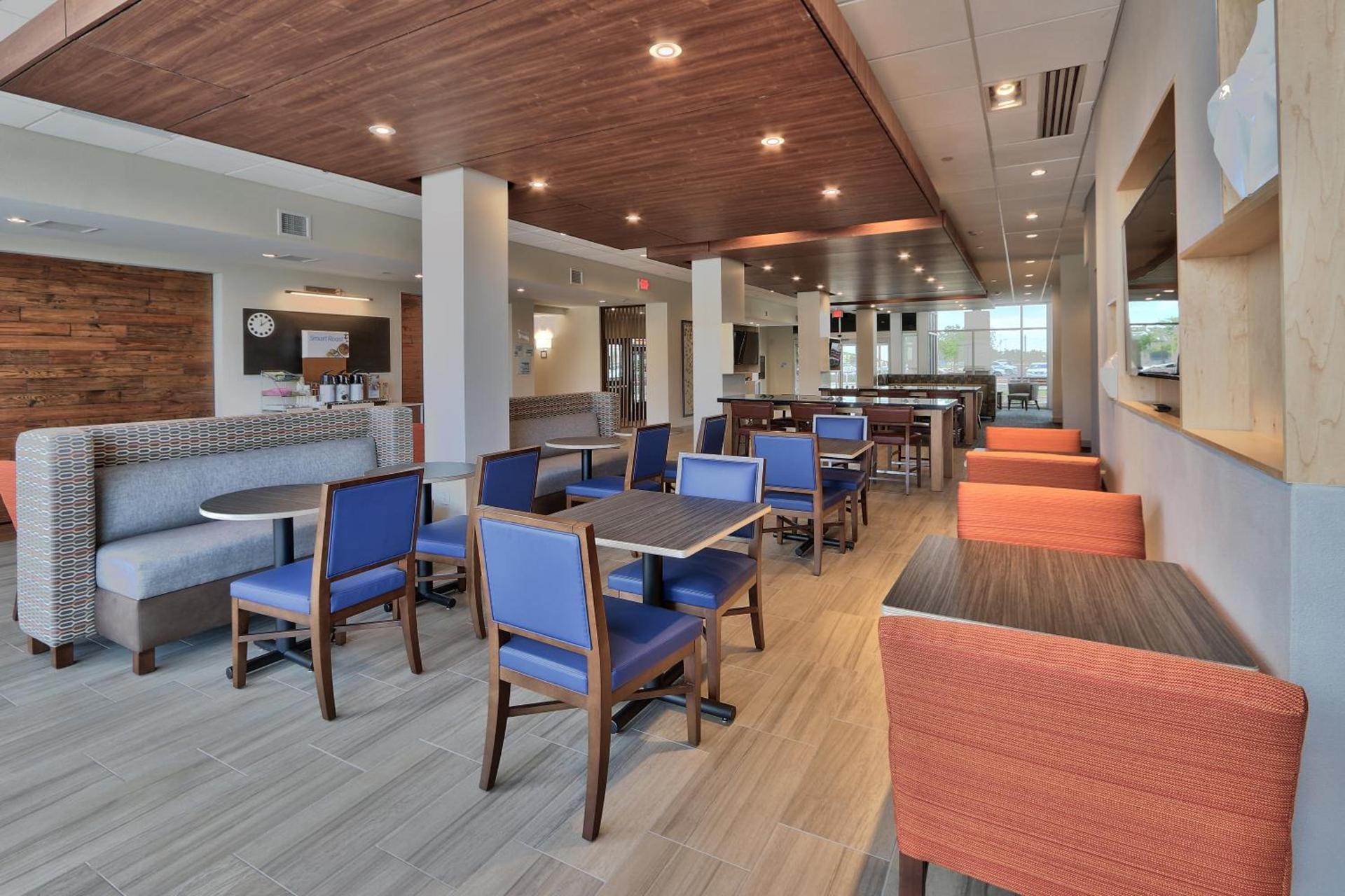 Holiday Inn Express & Suites - Roswell by IHG photo 23