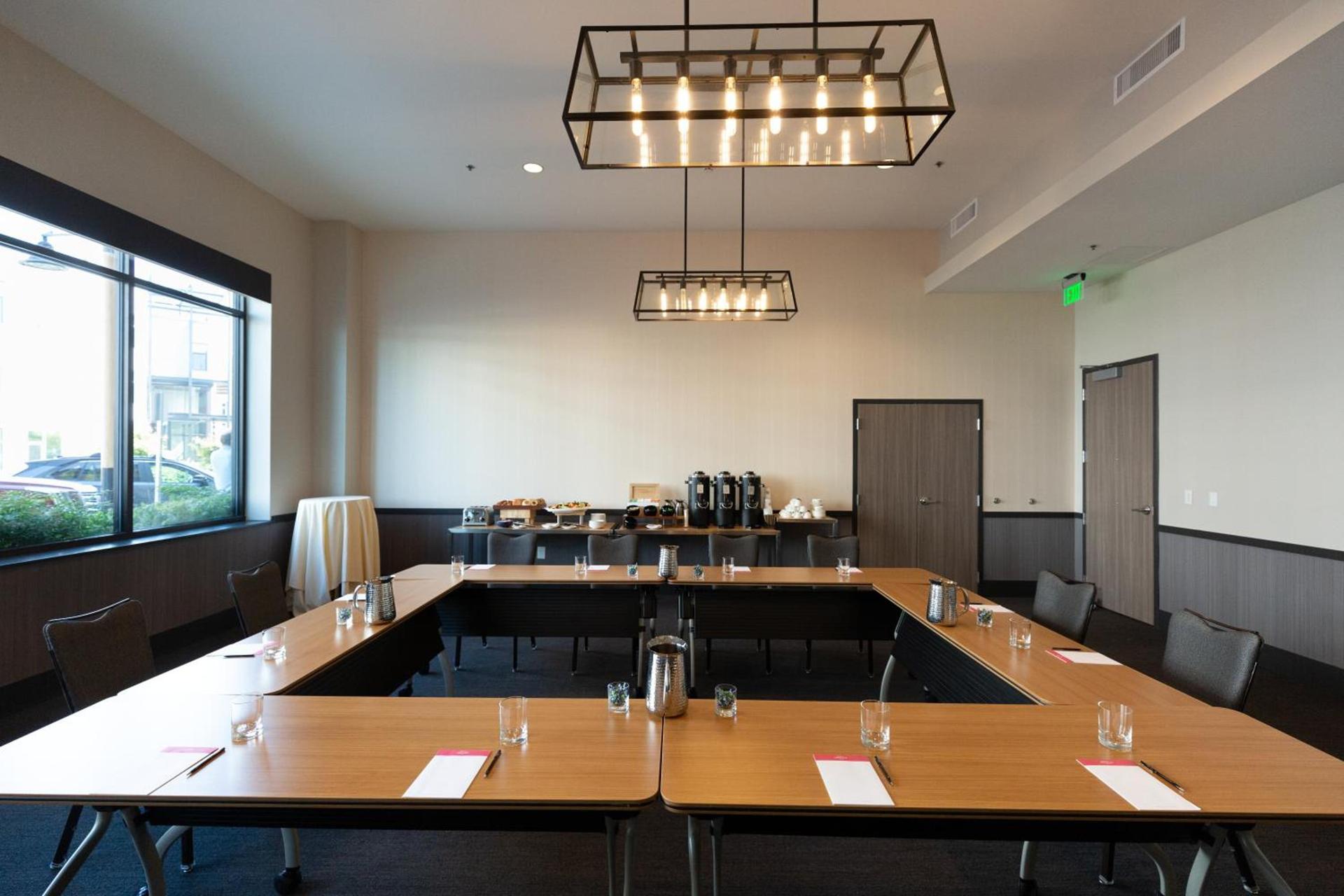 Hotel Indigo Seattle Everett Waterfront Place by IHG photo 40