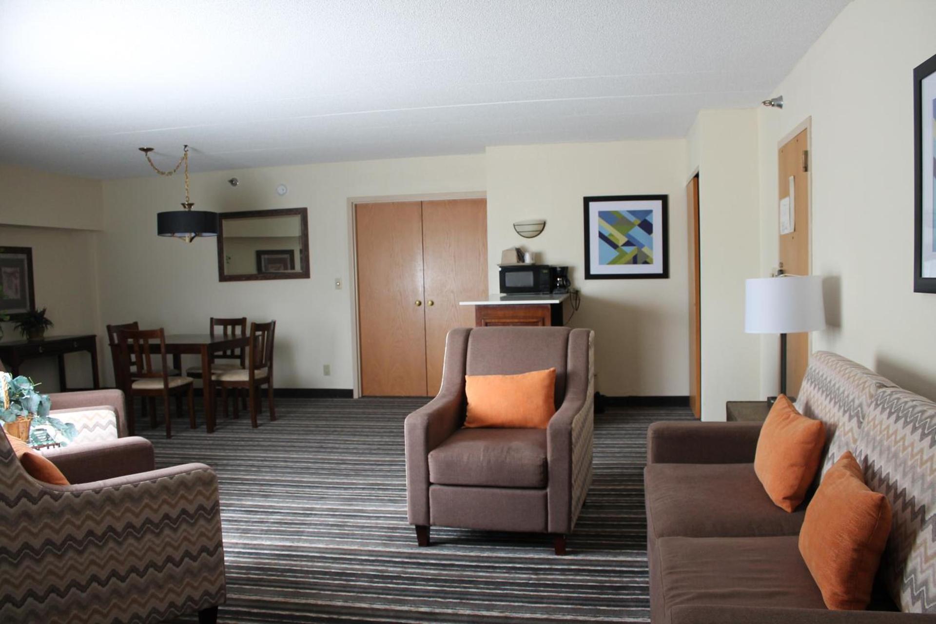 Crossroads Hotel and Huron Event Center photo 38