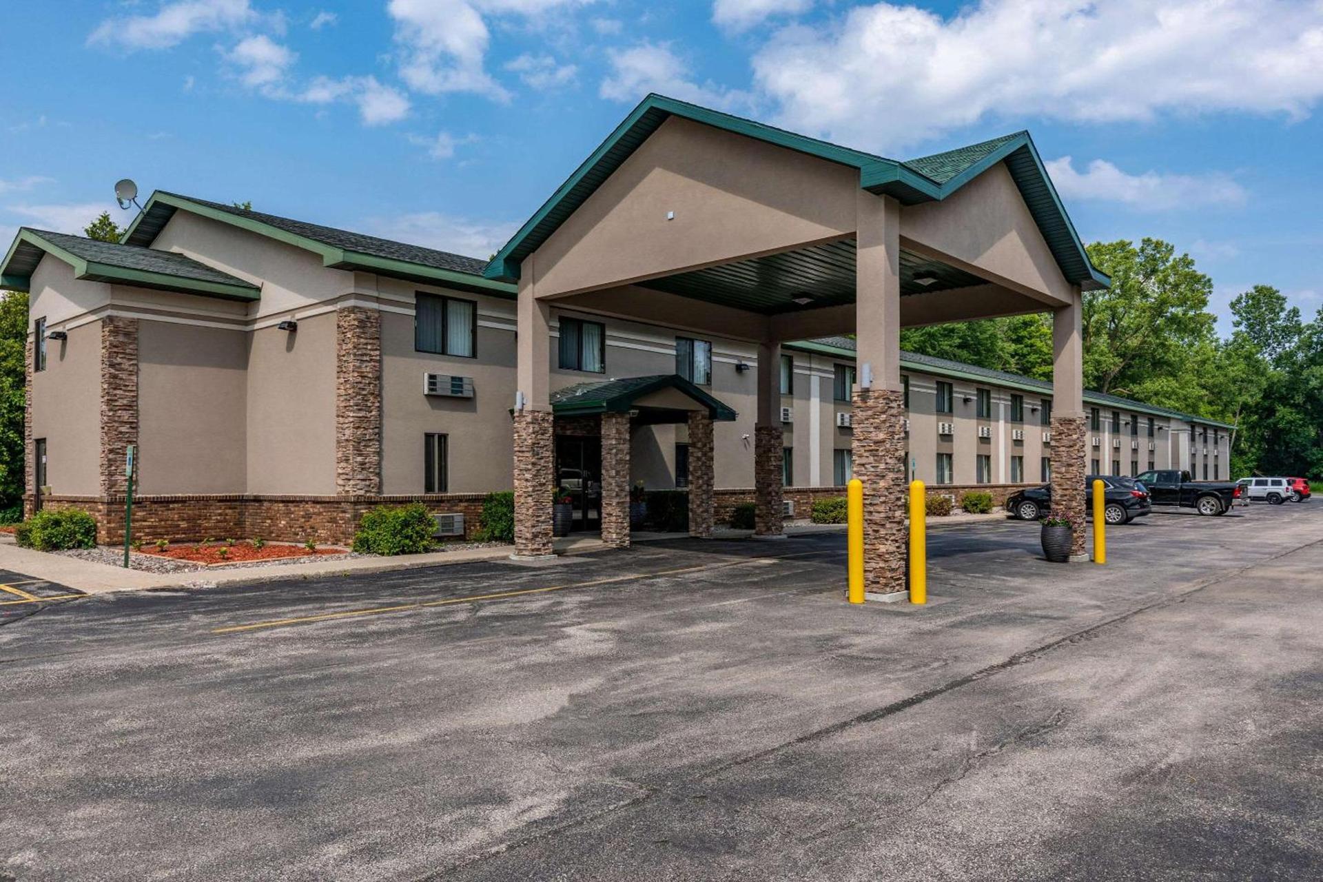 Quality Inn & Suites Marinette photo 2