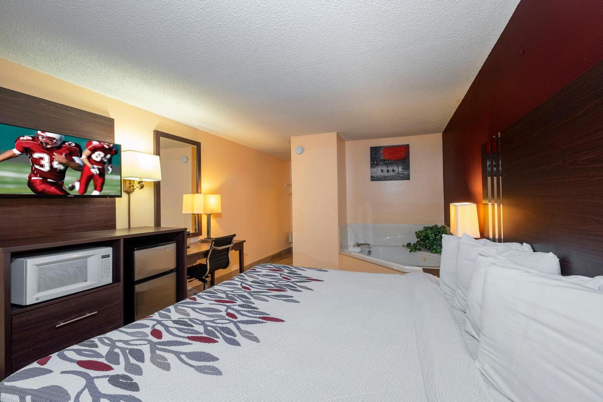 Red Roof Inn Valdosta - University photo 23