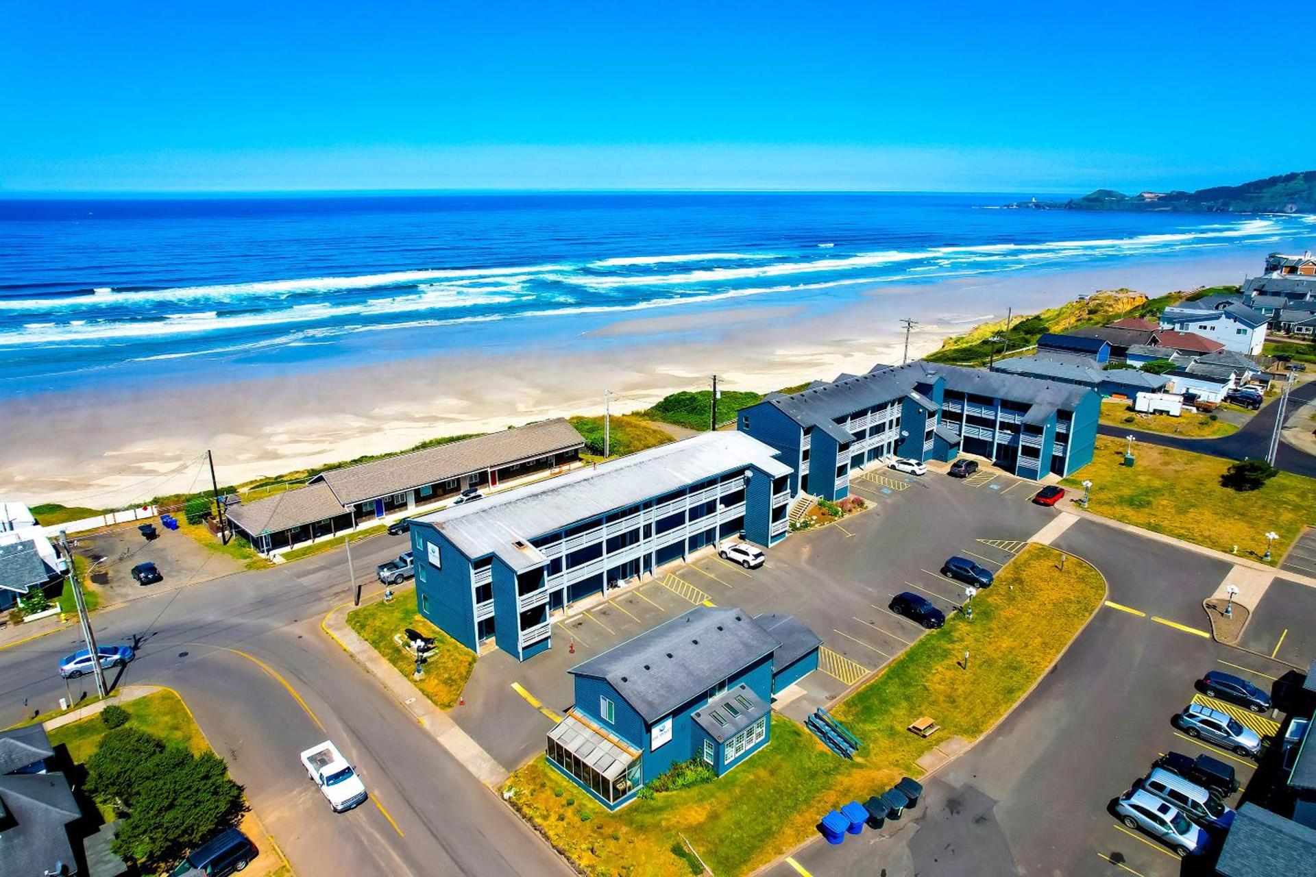 Waves Hotel NYE Beach - Newport OR — hotel in Newport