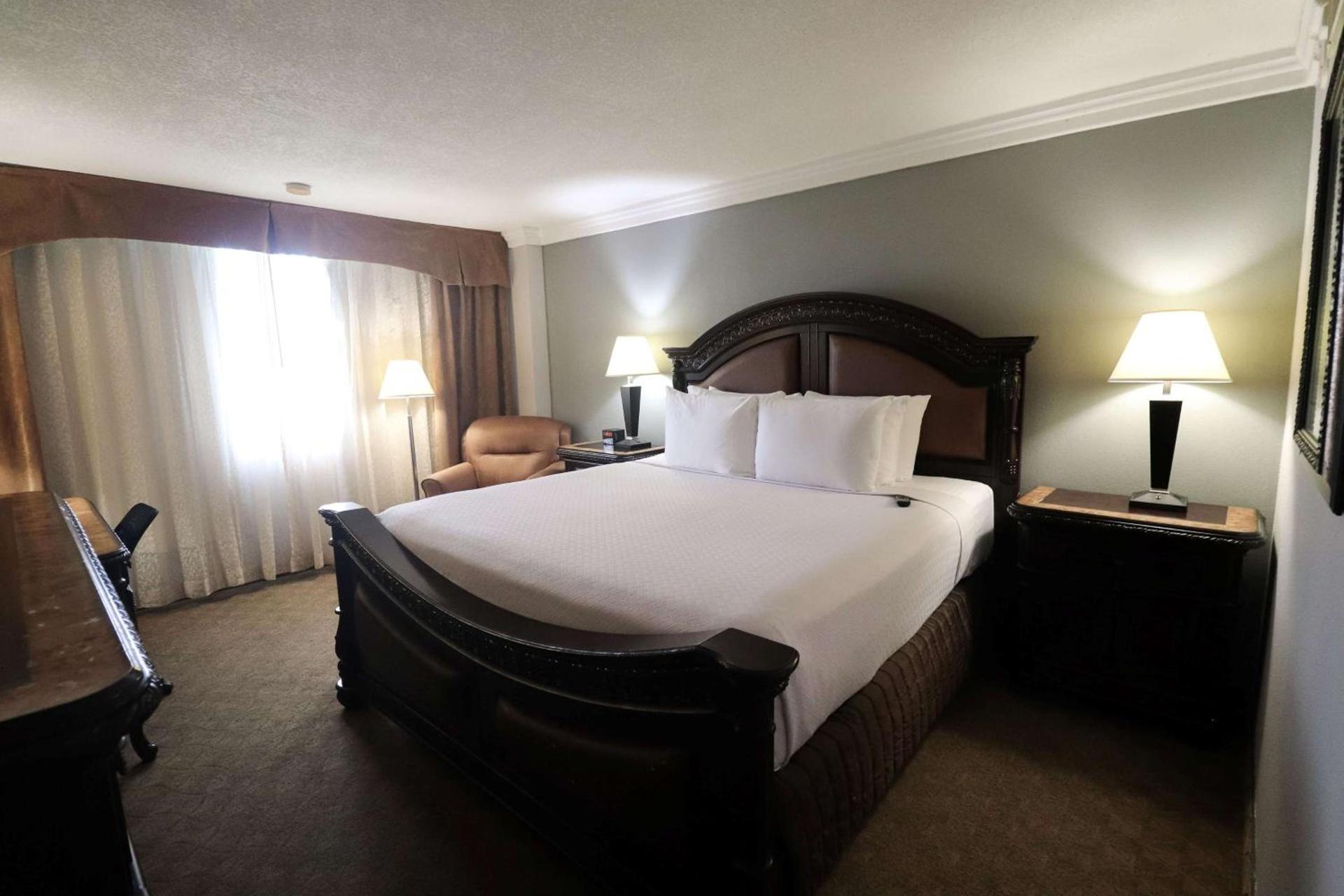 Wyndham Houston near NRG Park - Medical Center photo 29