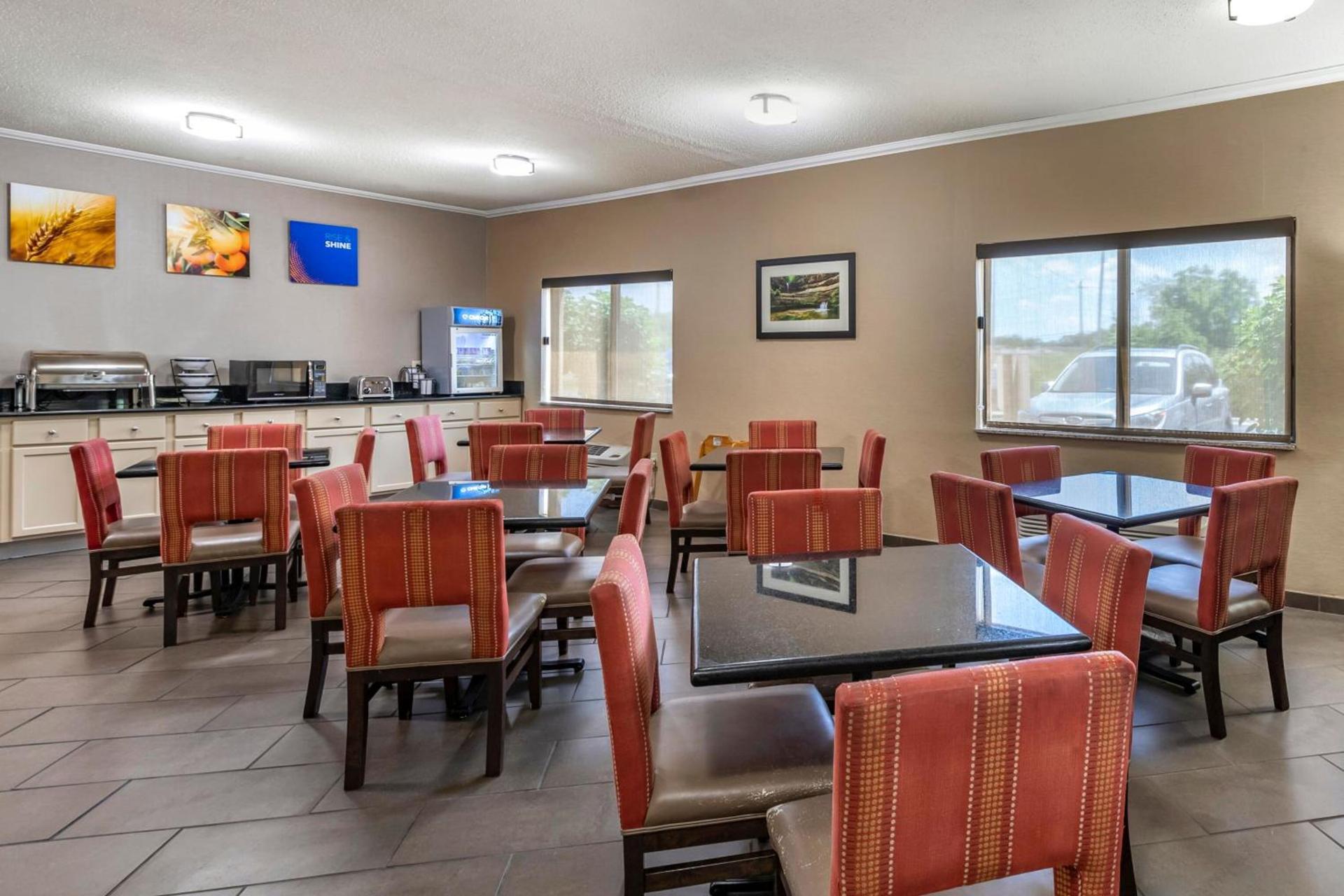 Comfort Inn Moline - Quad Cities photo 31