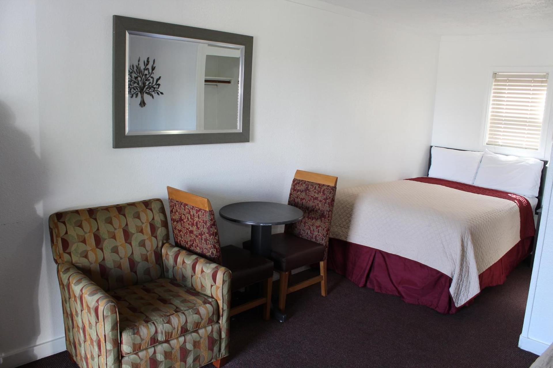 Chalet Motel - Affordable Stay in Central Bend photo 10