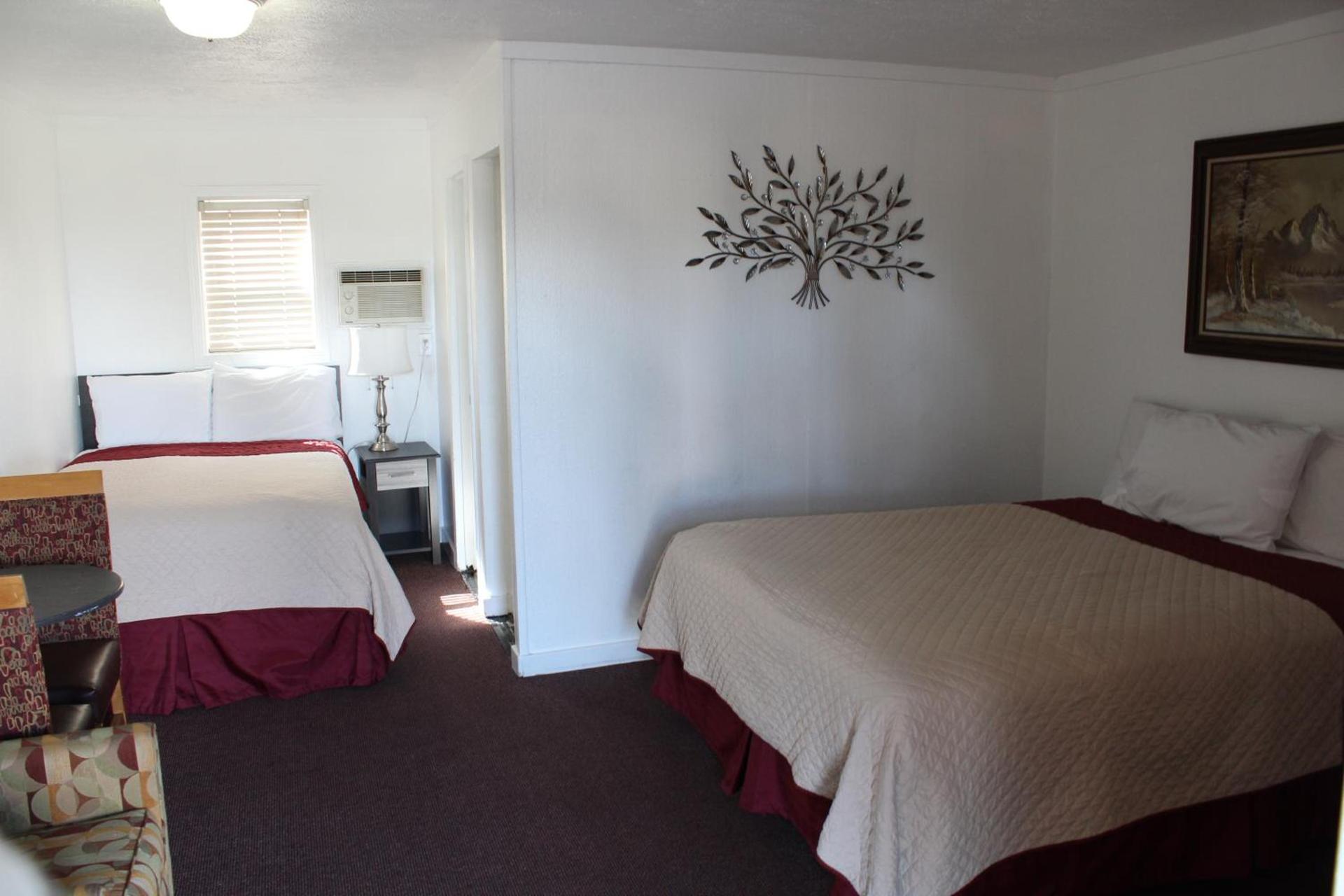 Chalet Motel - Affordable Stay in Central Bend photo 11