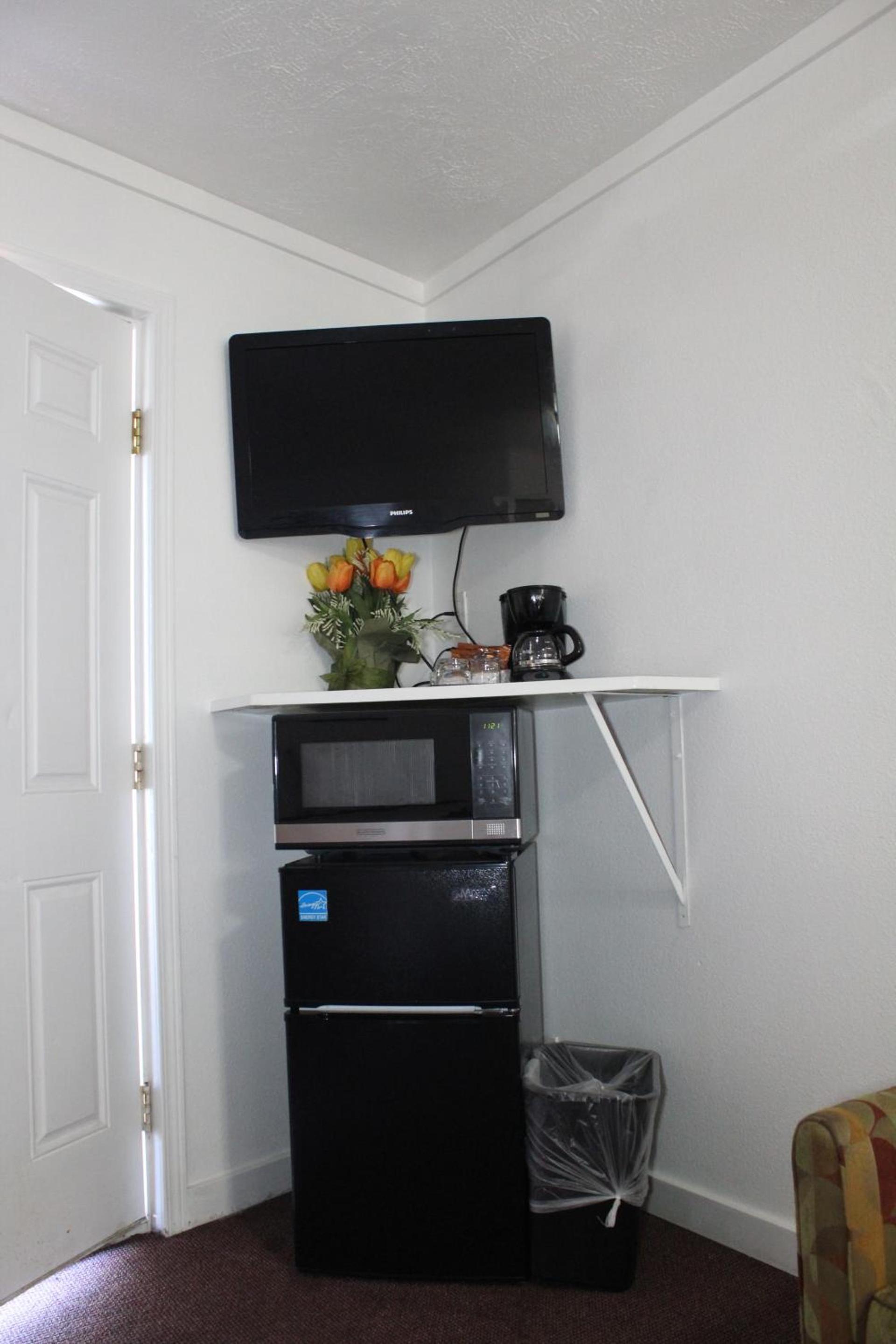 Chalet Motel - Affordable Stay in Central Bend photo 18