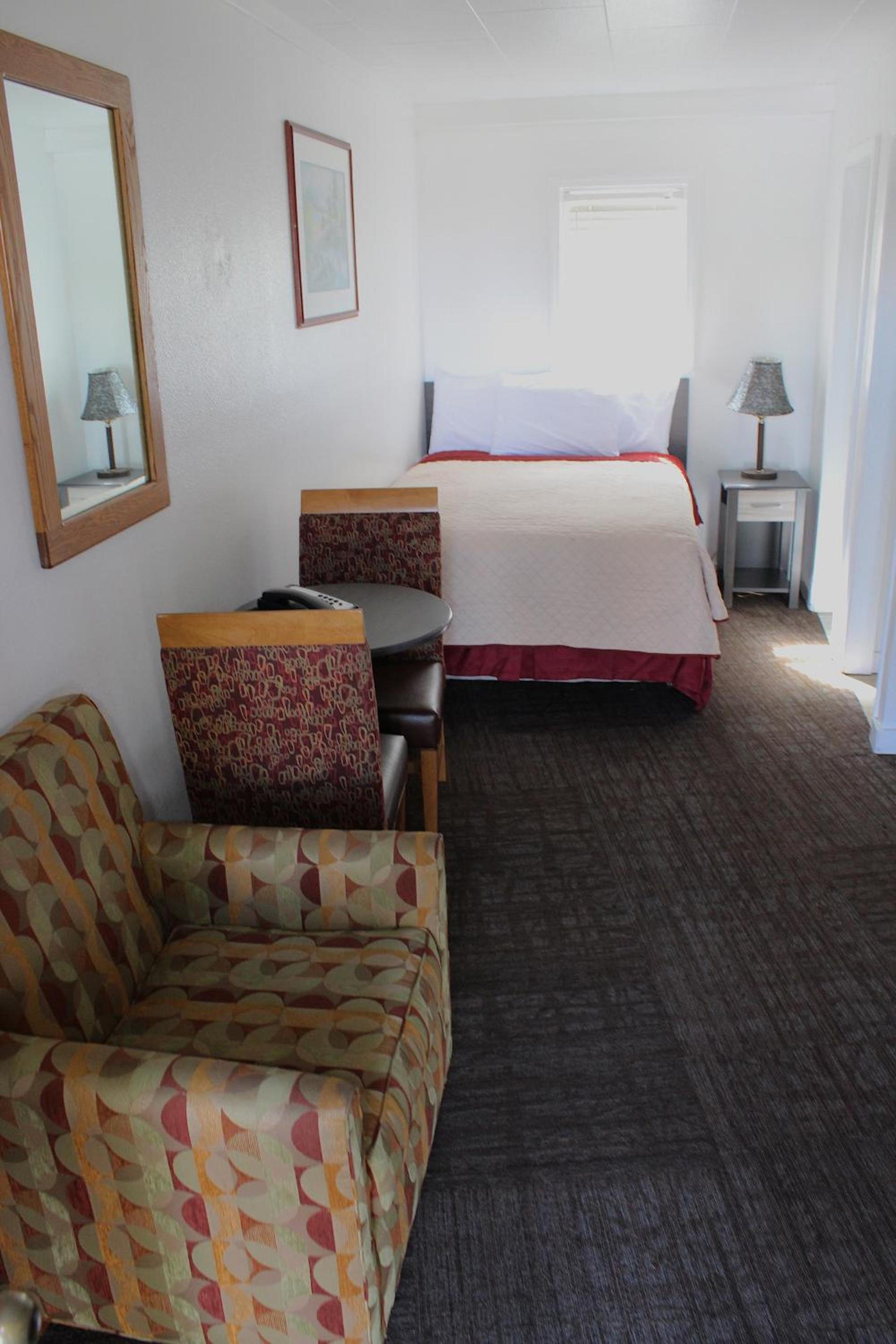 Chalet Motel - Affordable Stay in Central Bend photo 16