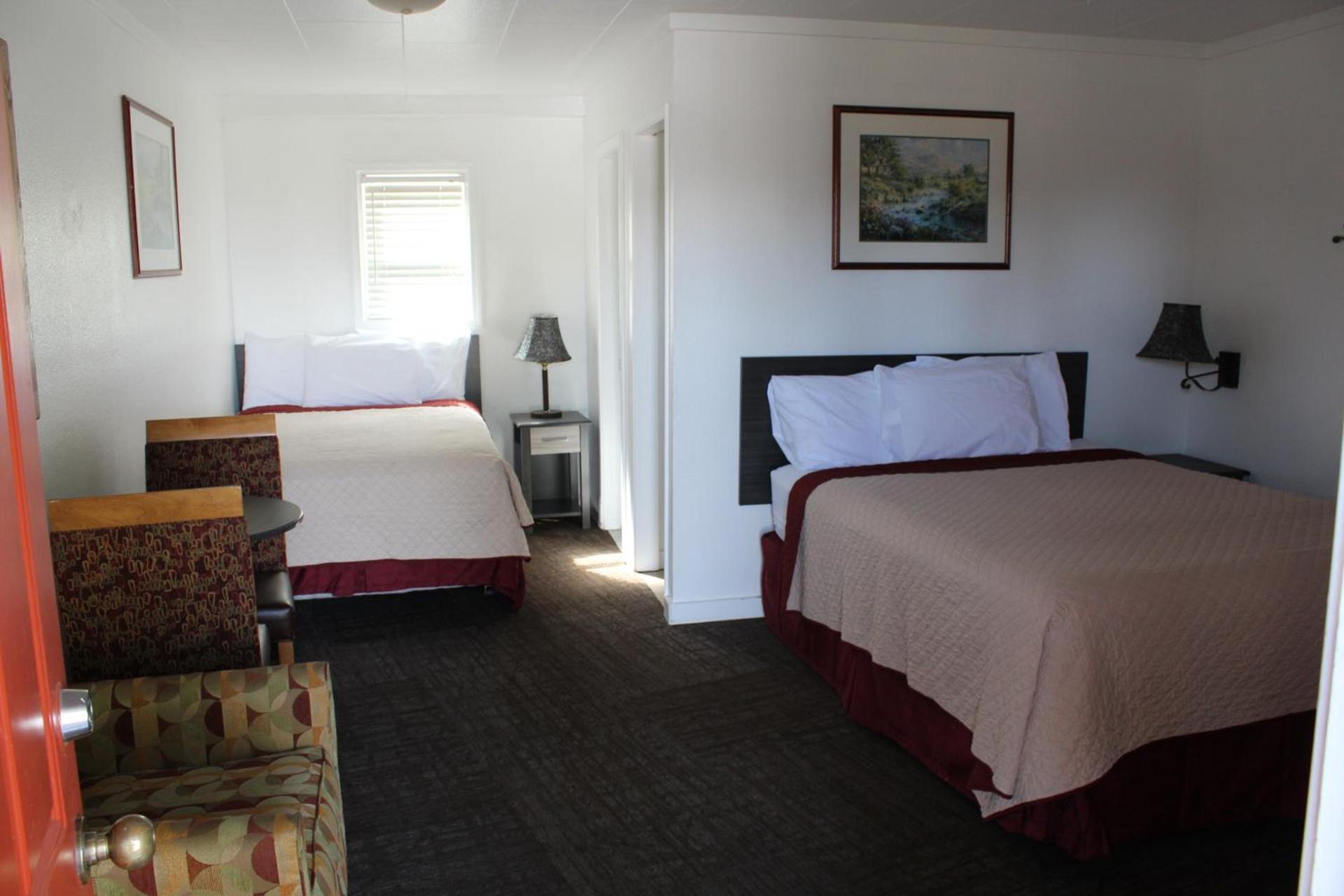 Chalet Motel - Affordable Stay in Central Bend photo 15