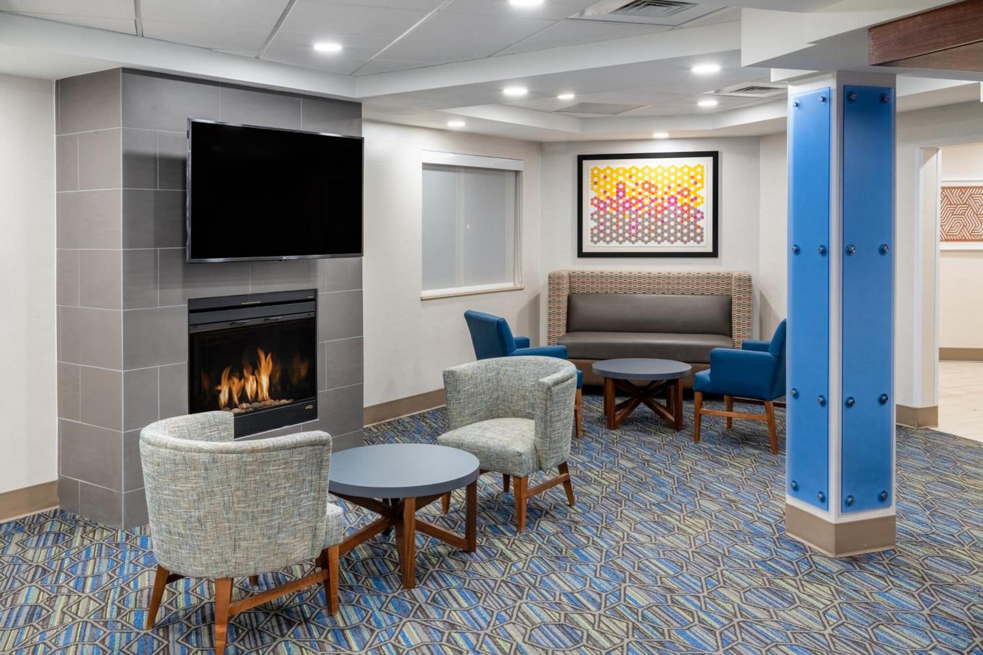 Holiday Inn Express & Suites Colorado Springs-Airport by IHG photo 33