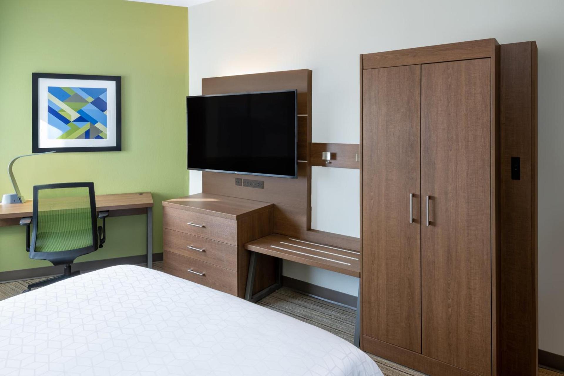 Holiday Inn Express & Suites Colorado Springs-Airport by IHG photo 10