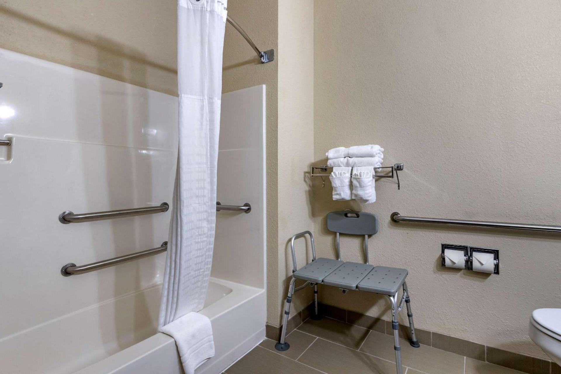 Comfort Inn Moline - Quad Cities photo 11