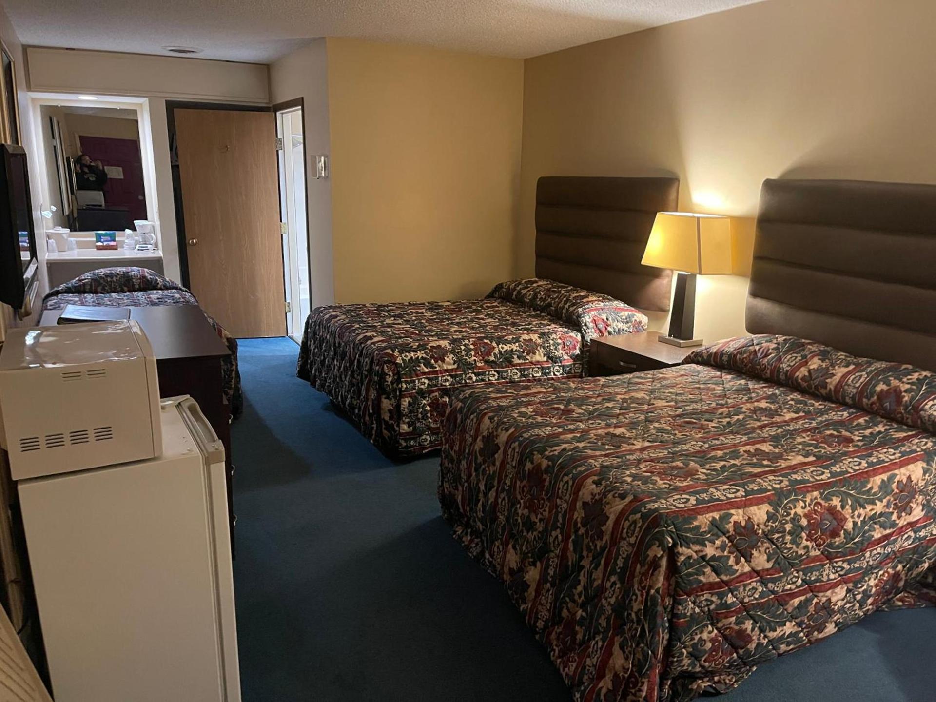 Dollinger's Motor Inn photo 5