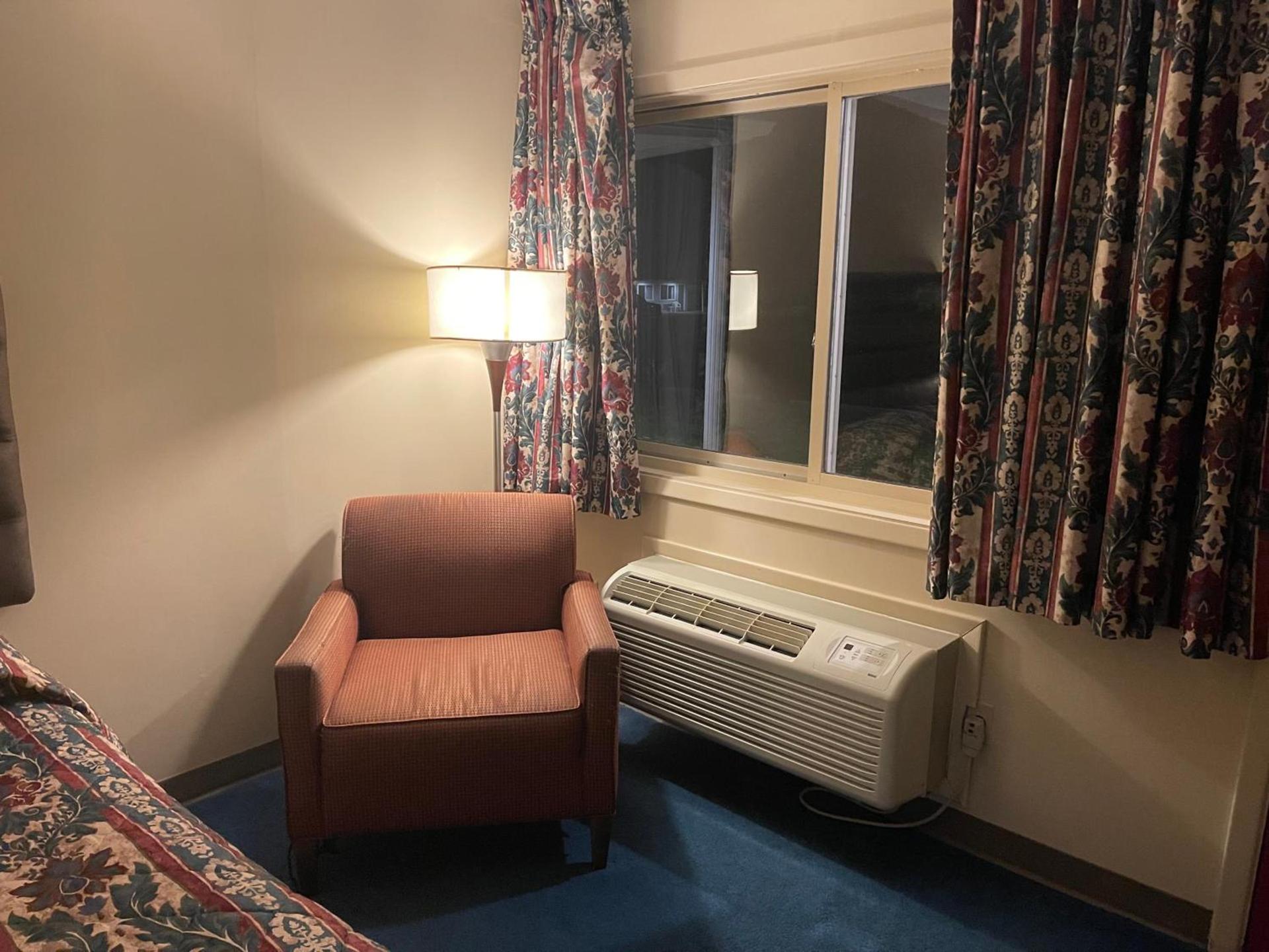 Dollinger's Motor Inn photo 2