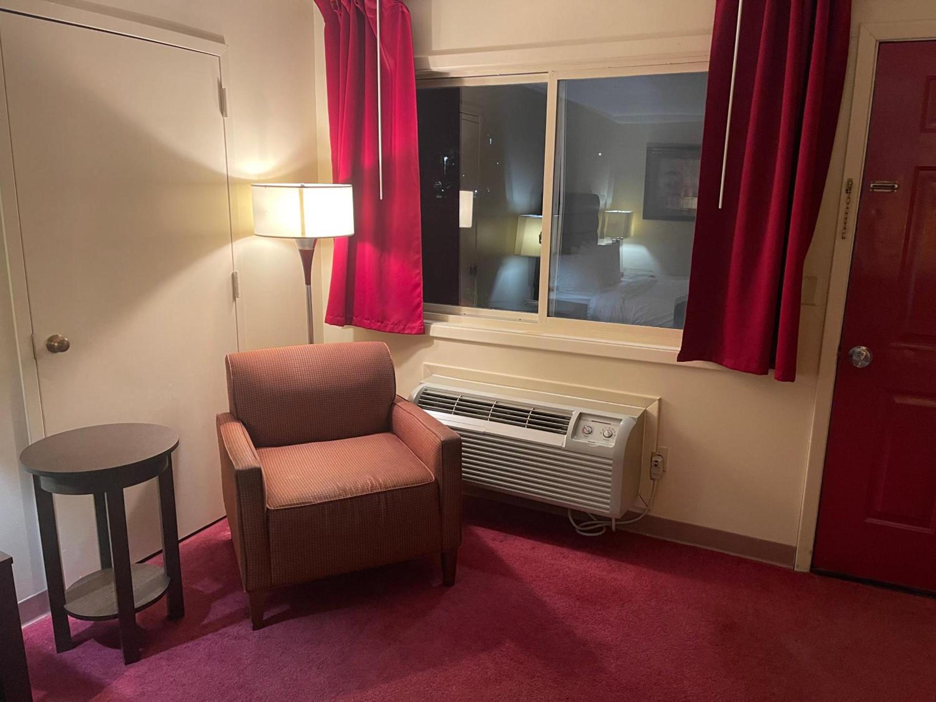 Dollinger's Motor Inn photo 10