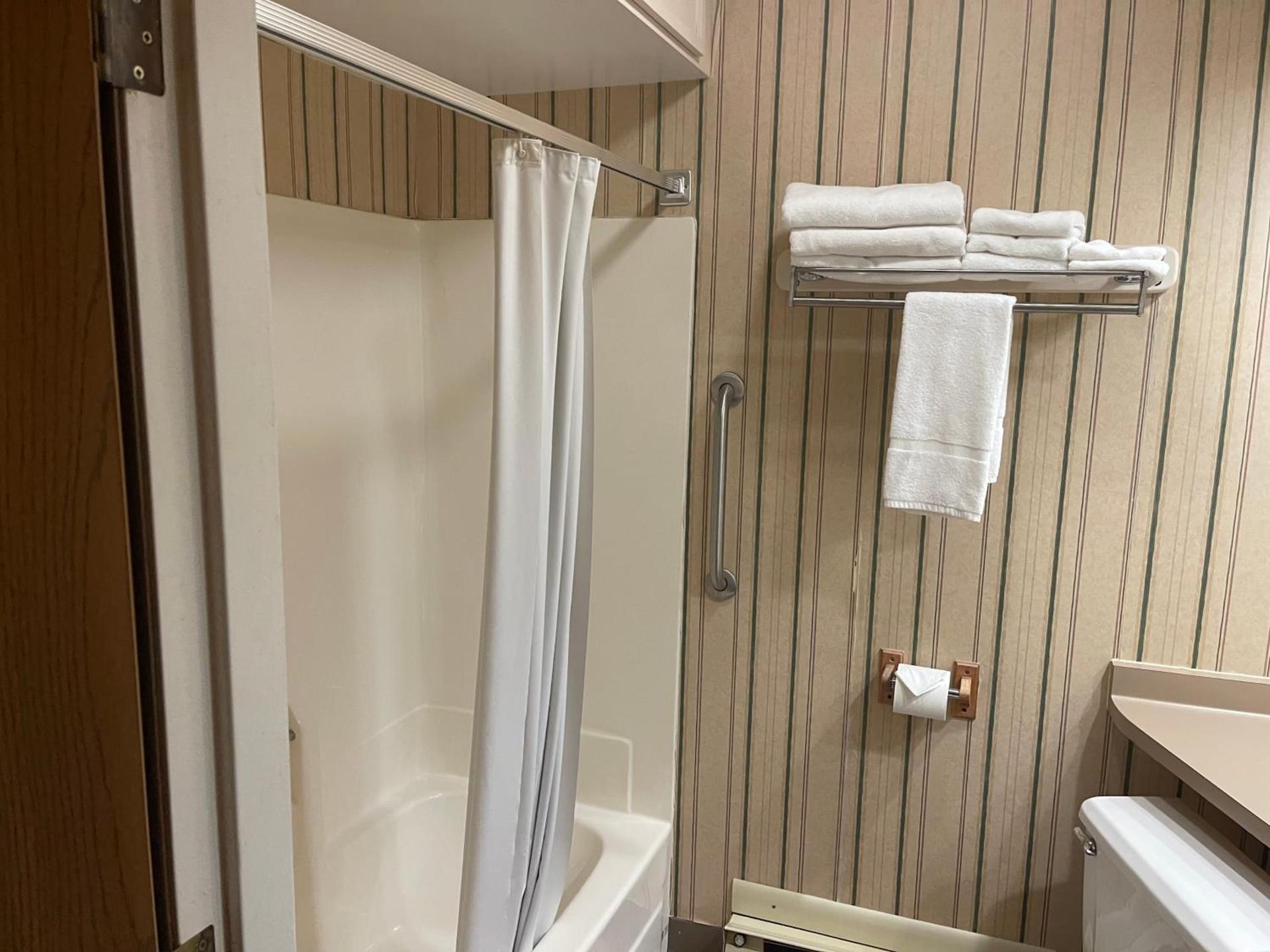 Dollinger's Motor Inn photo 11