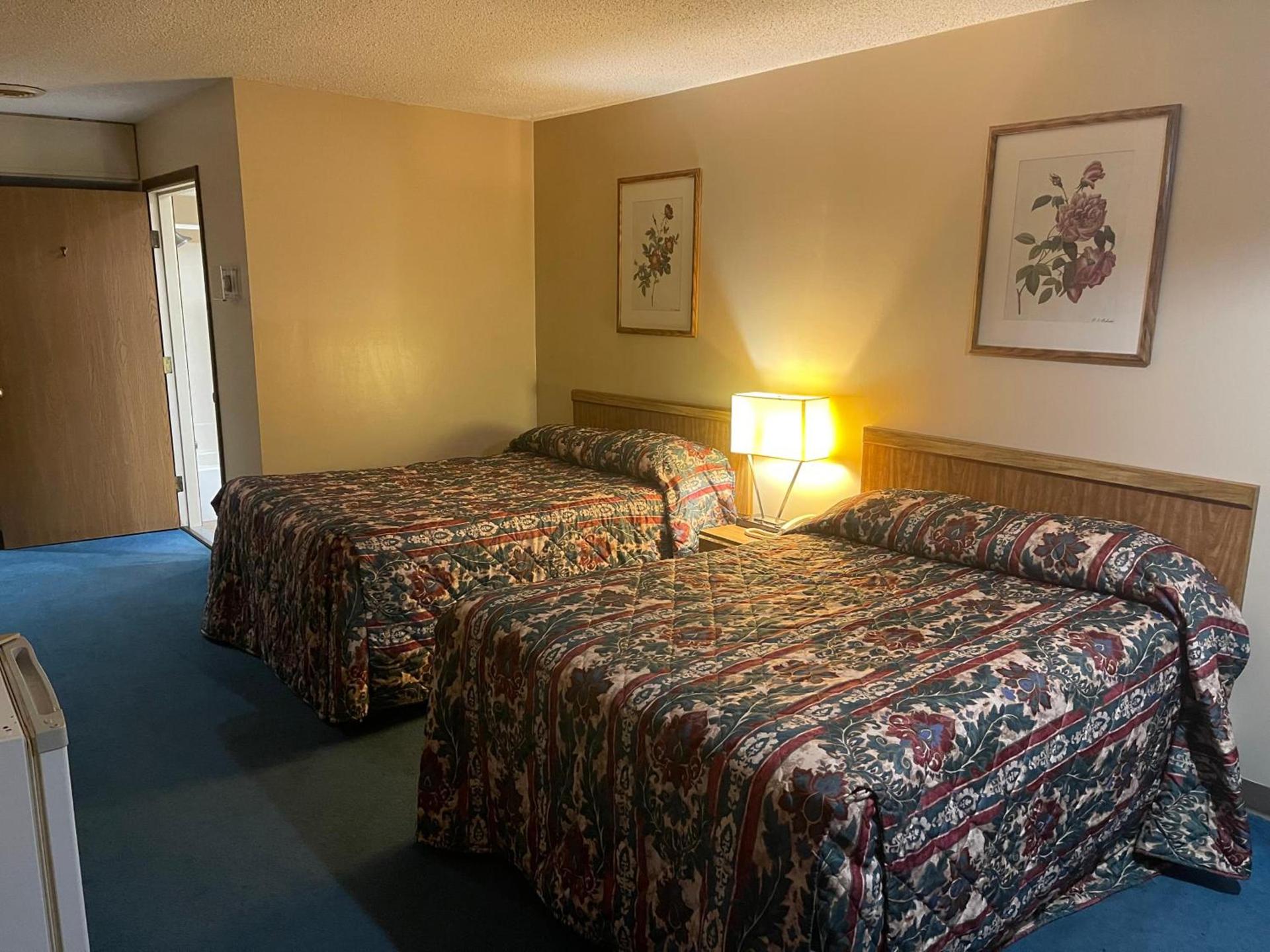 Dollinger's Motor Inn photo 7