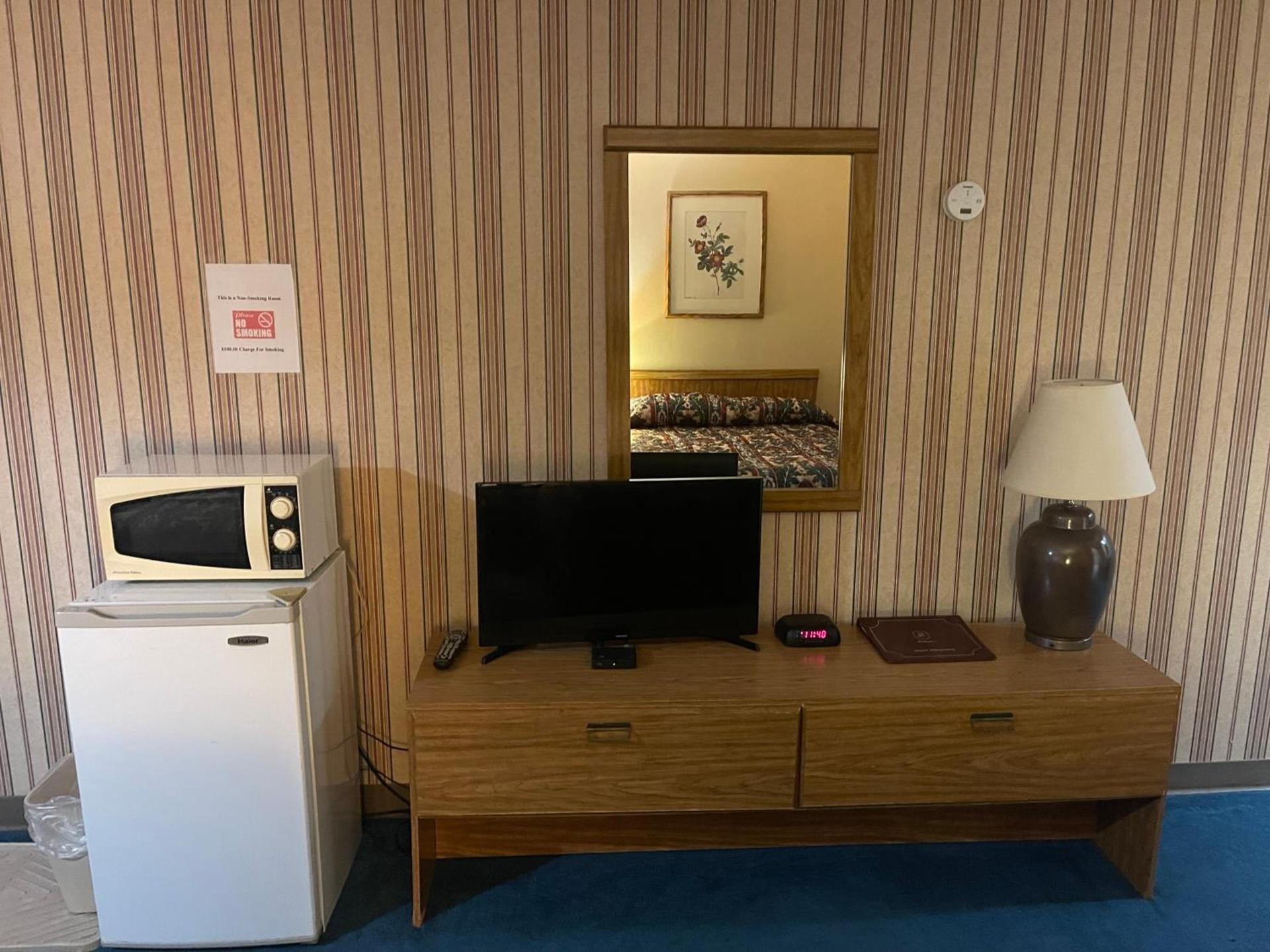 Dollinger's Motor Inn photo 13