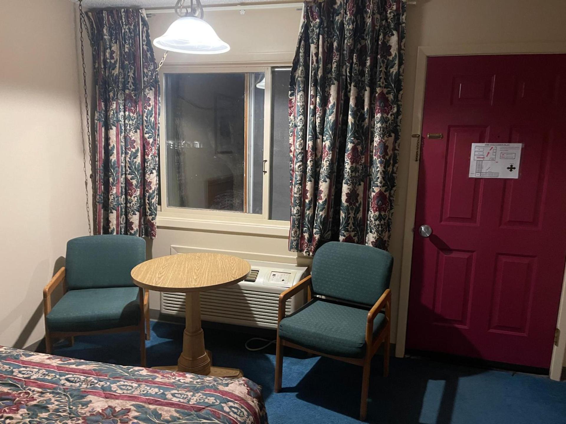 Dollinger's Motor Inn photo 15