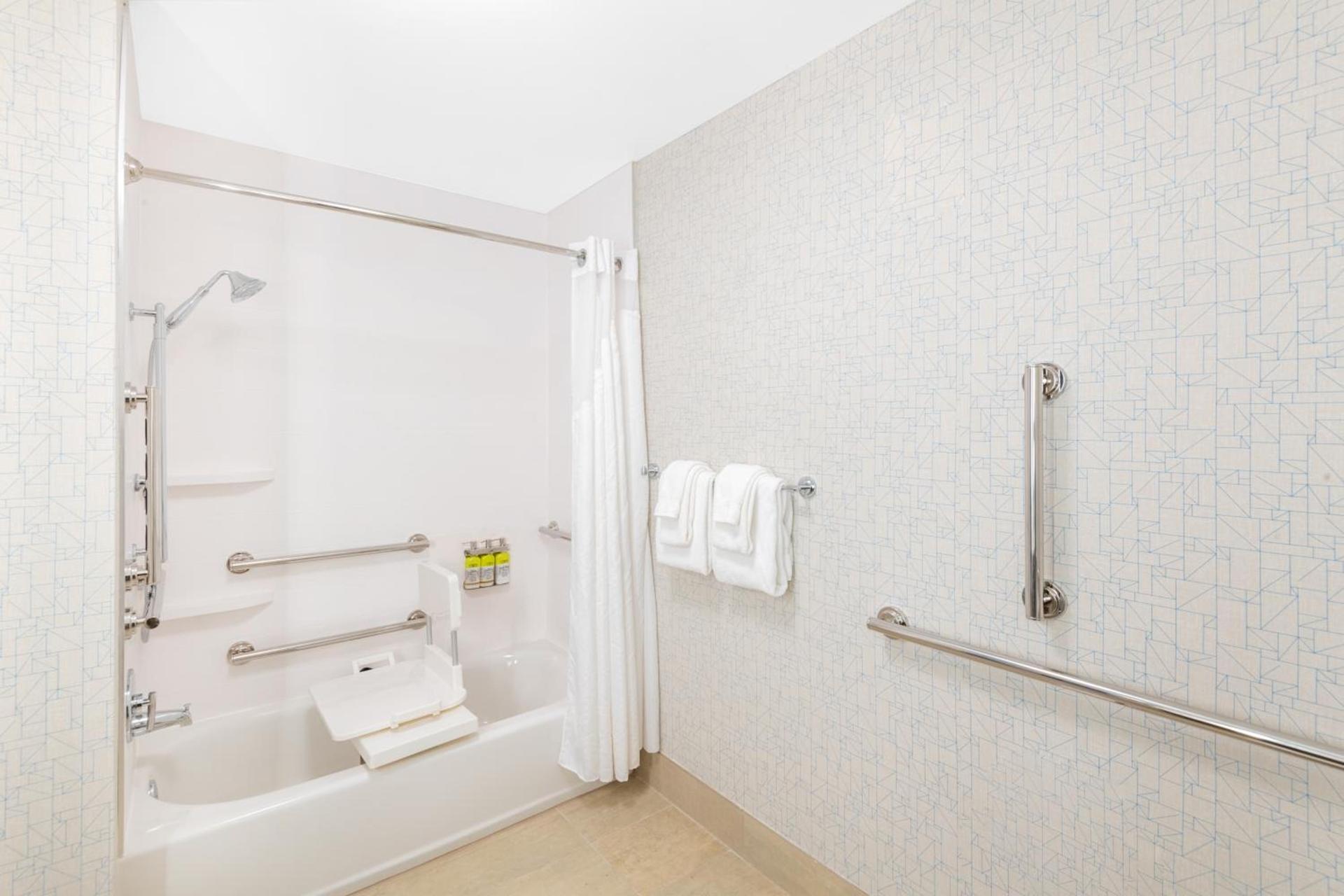 Holiday Inn Express & Suites - Phoenix - Airport North by IHG photo 6