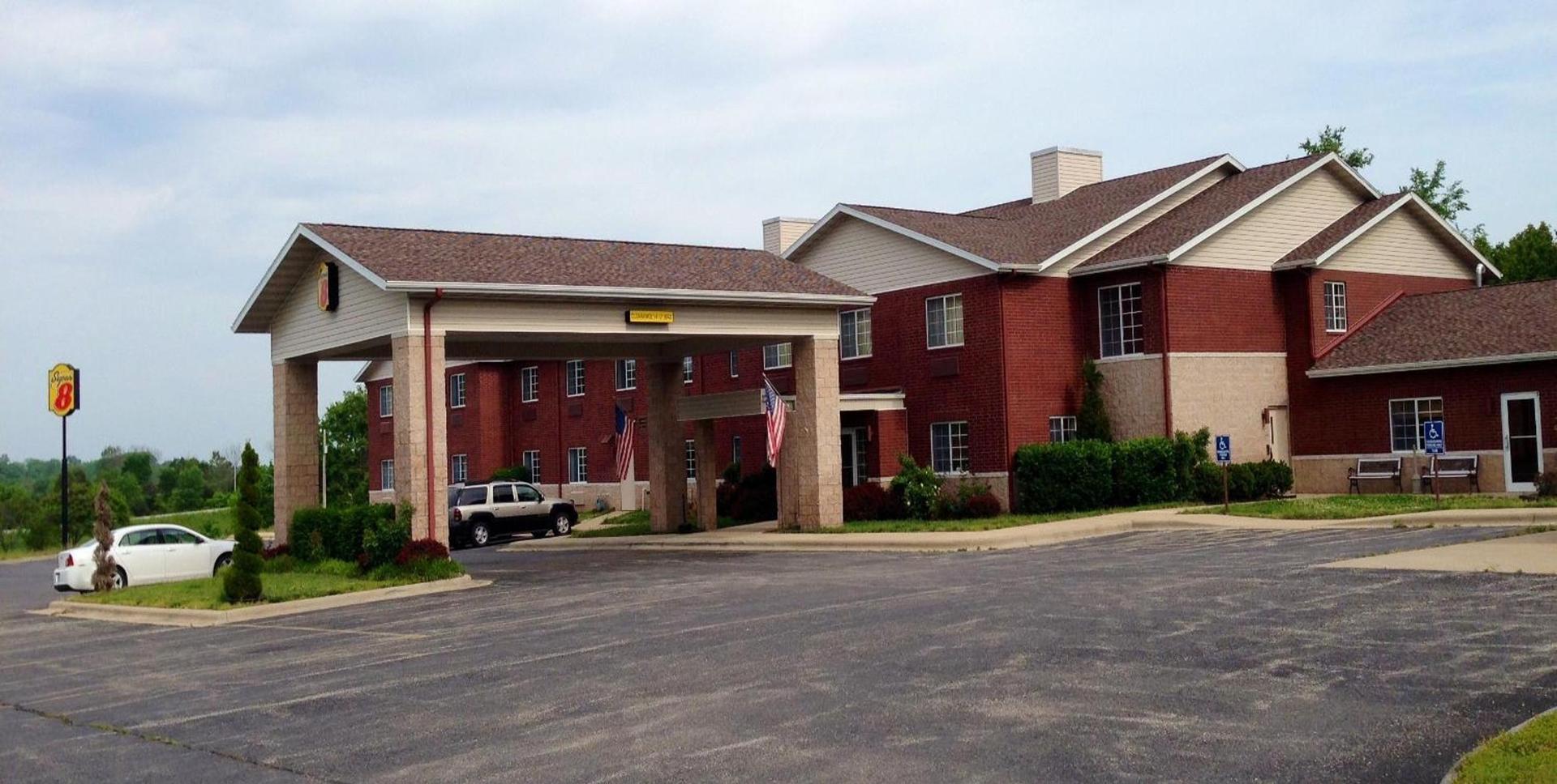 Super 8 by Wyndham Ava photo 9