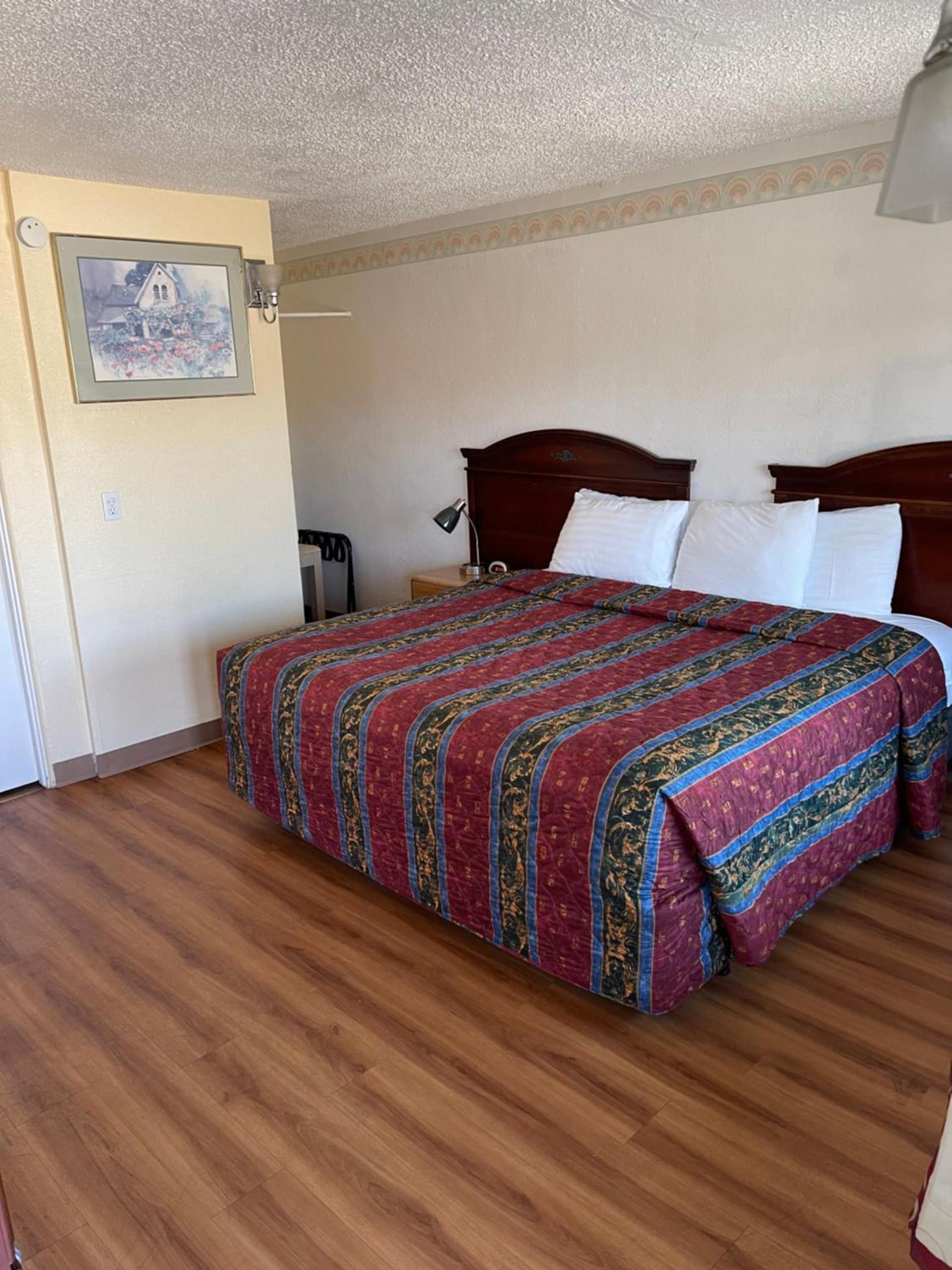Villa West Motel photo 25