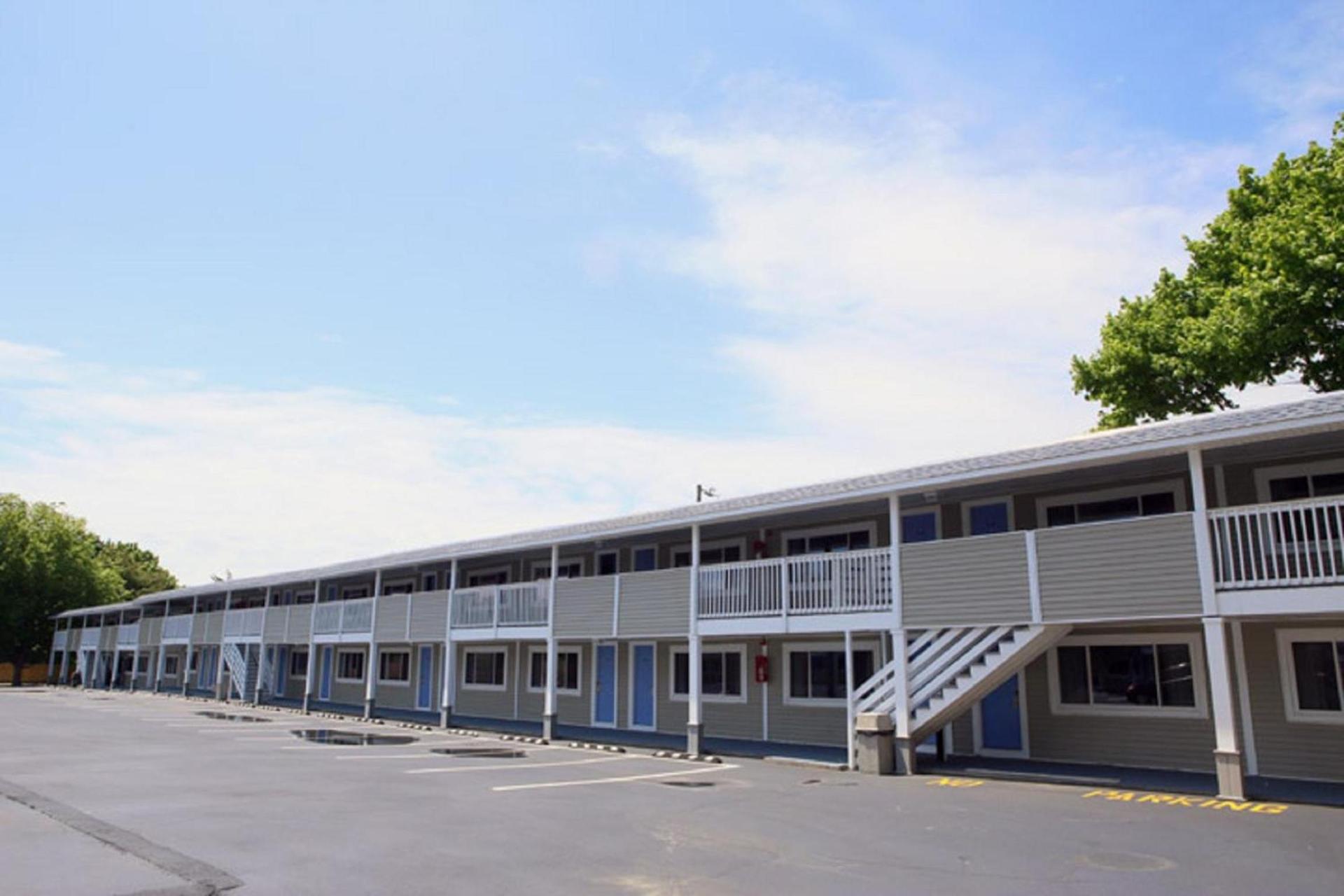 Days Inn by Wyndham - Cape Cod photo 34