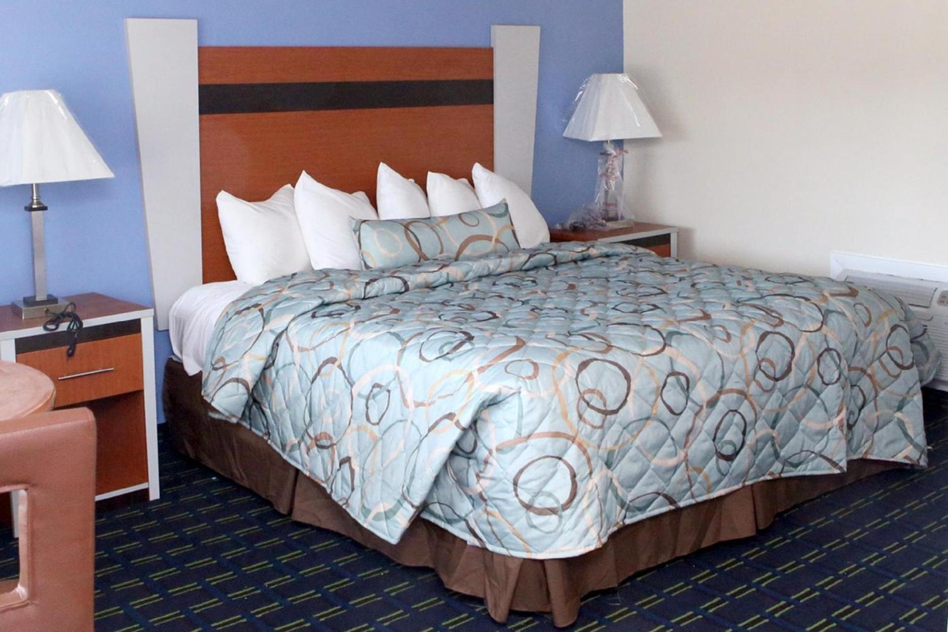 Days Inn by Wyndham - Cape Cod photo 39