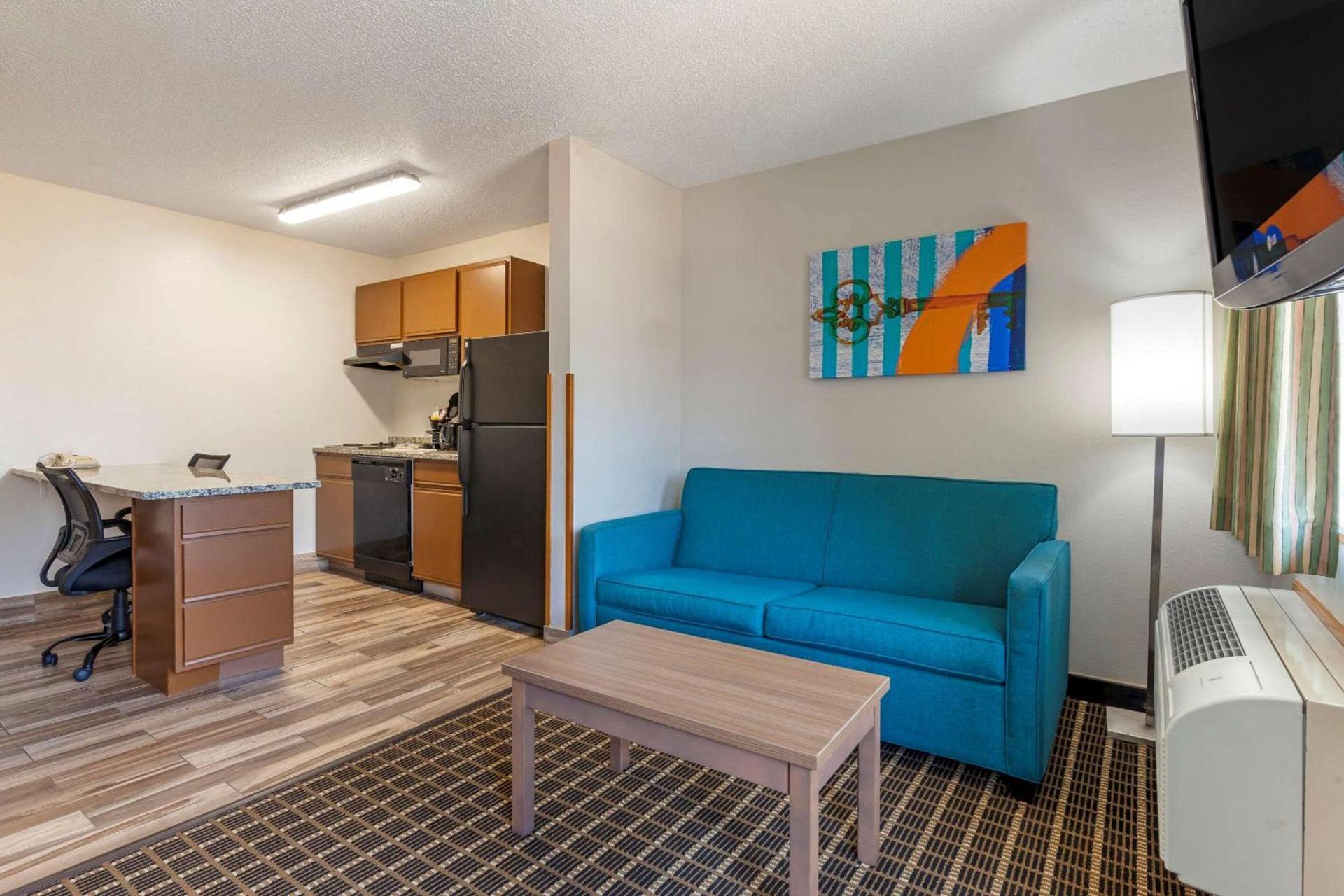 MainStay Suites Dubuque at Hwy 20 photo 9
