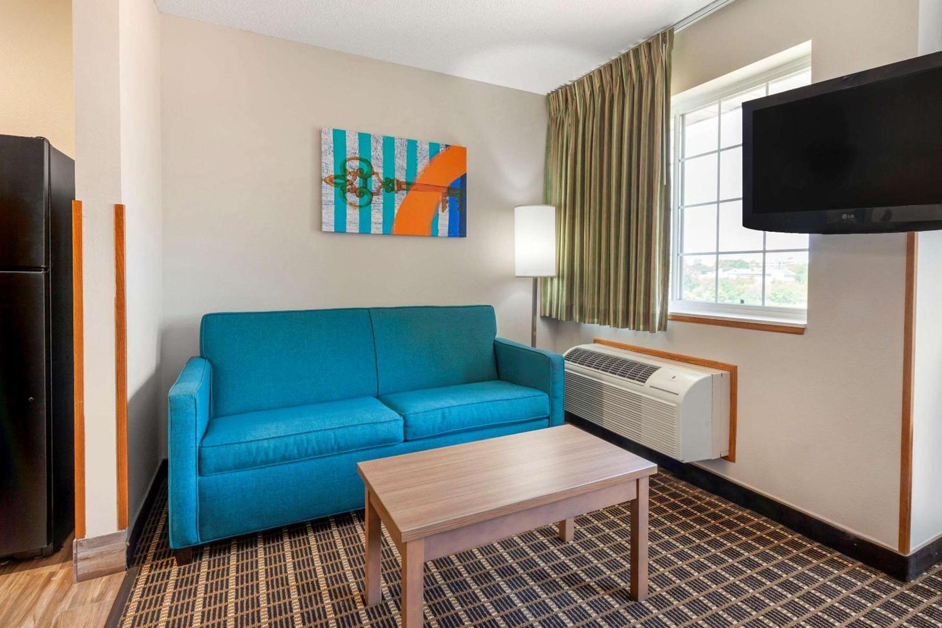 MainStay Suites Dubuque at Hwy 20 photo 10