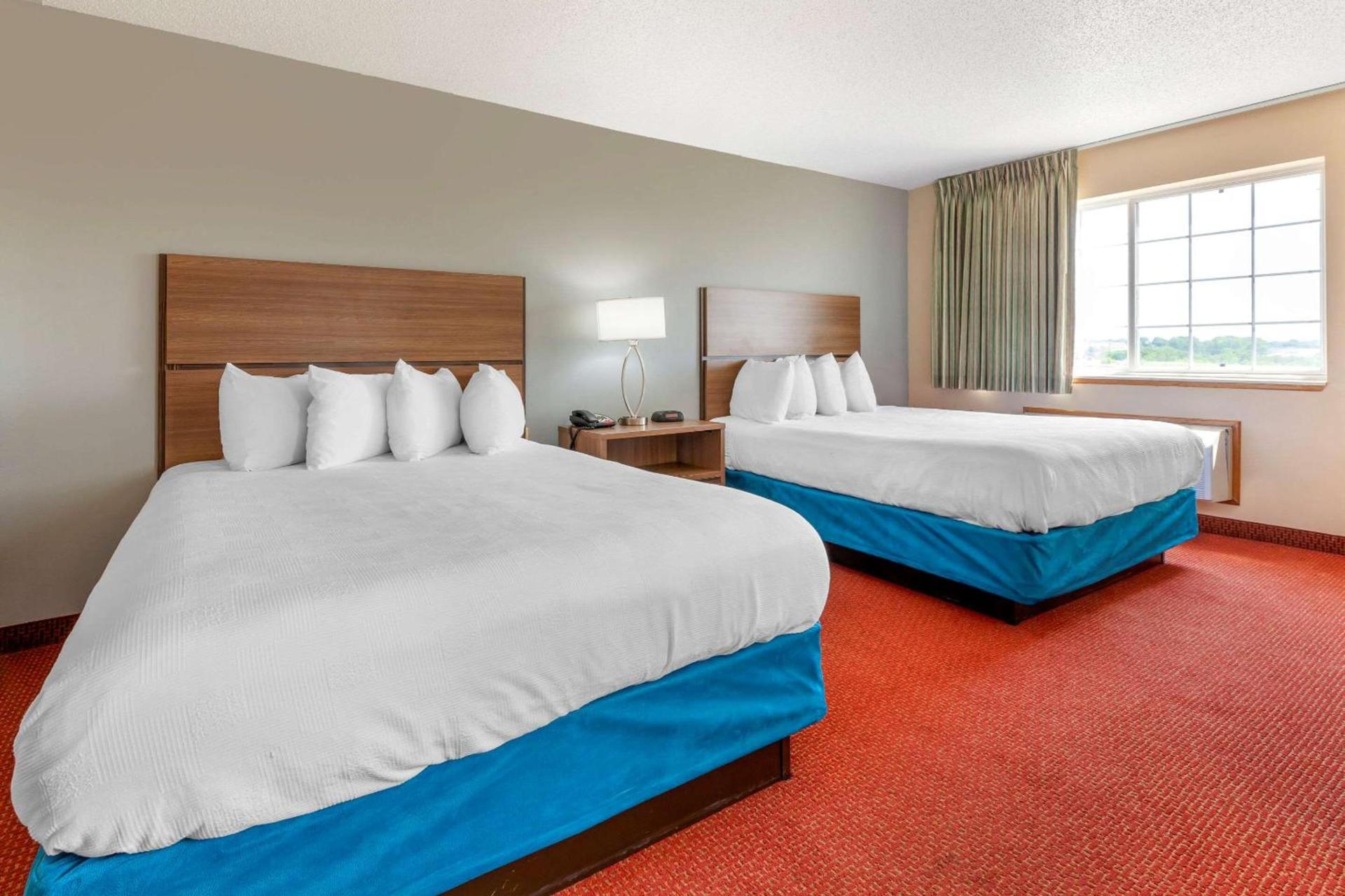 MainStay Suites Dubuque at Hwy 20 photo 13
