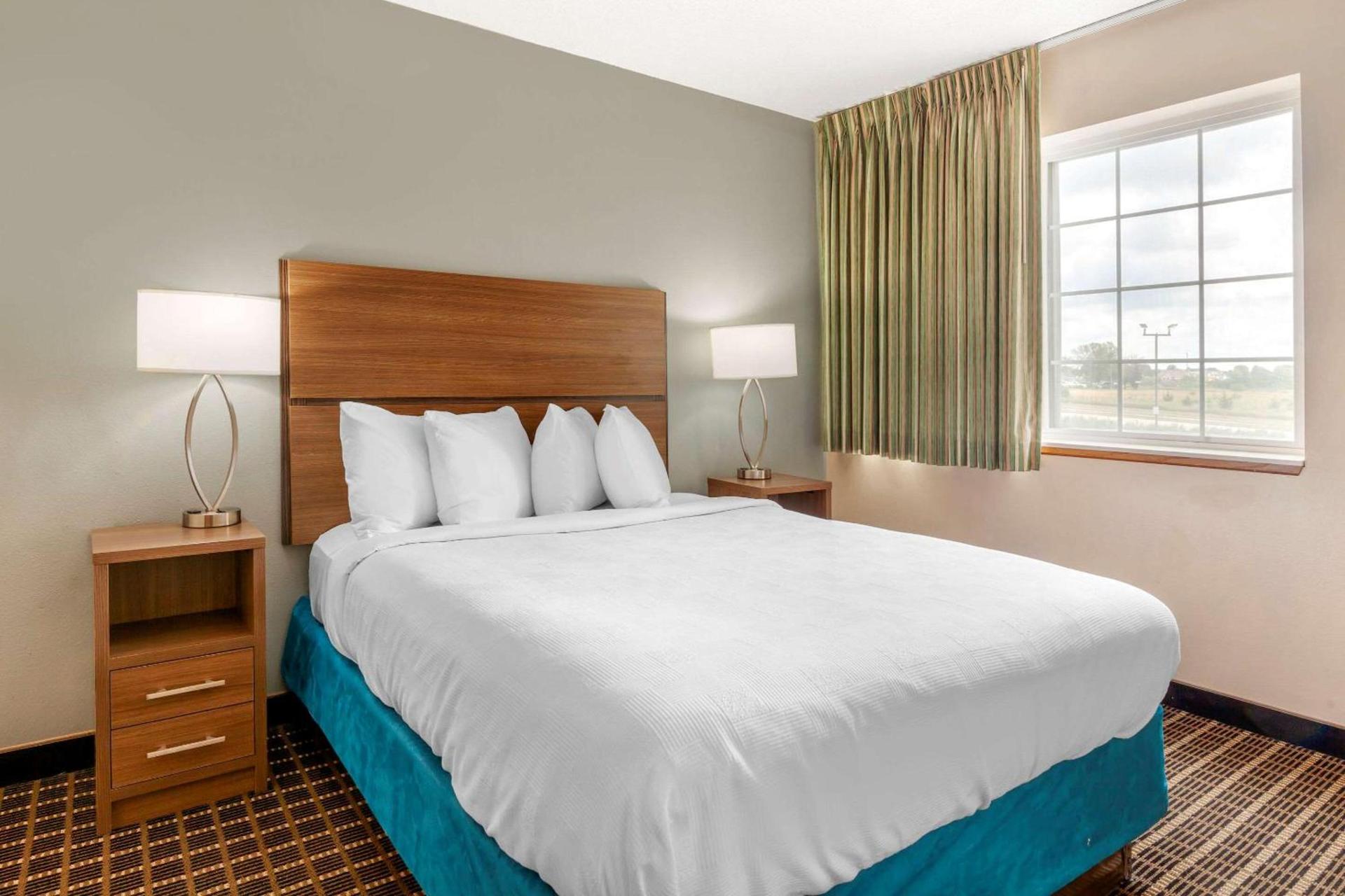 MainStay Suites Dubuque at Hwy 20 photo 20