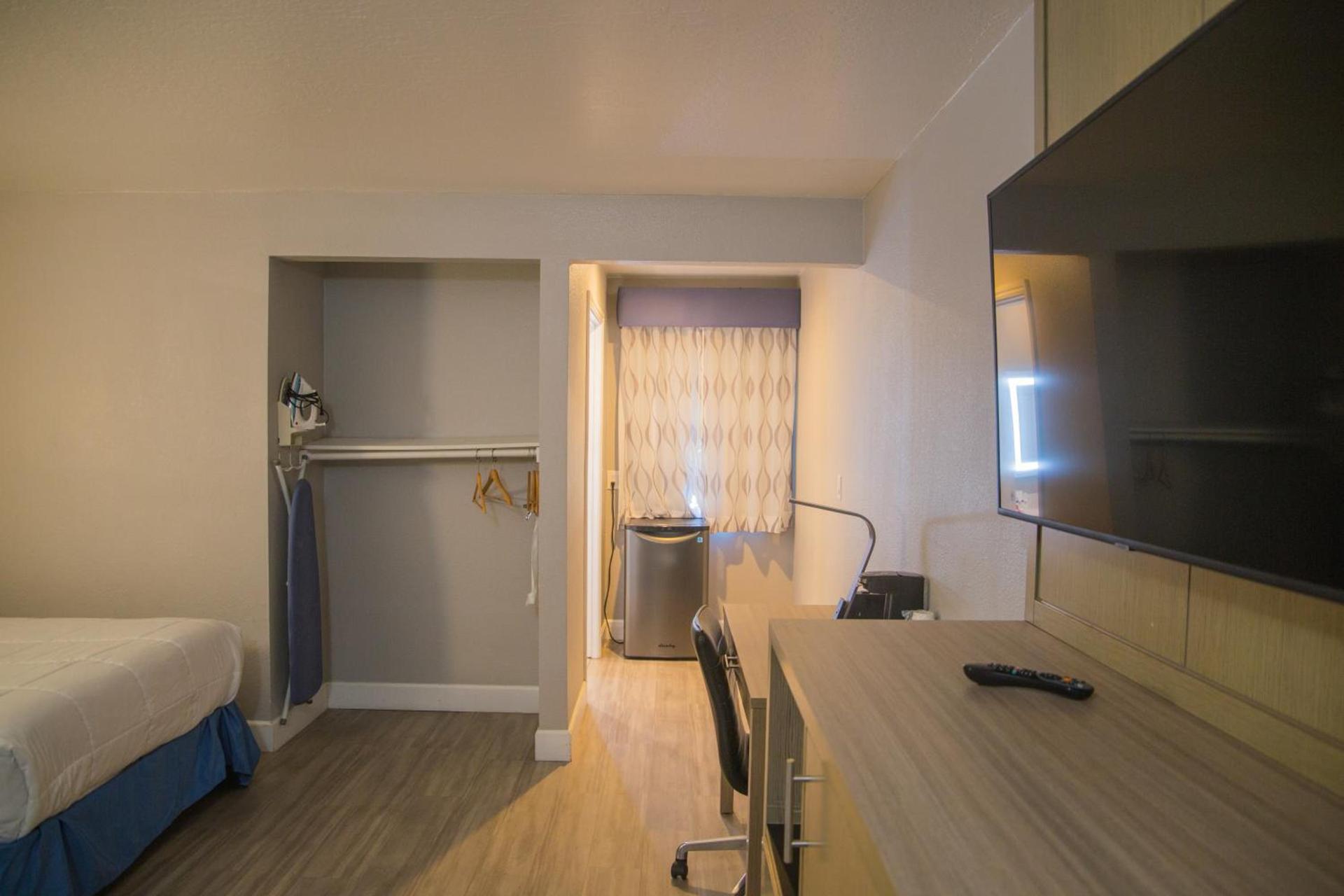 Days Inn by Wyndham Redwood City photo 20