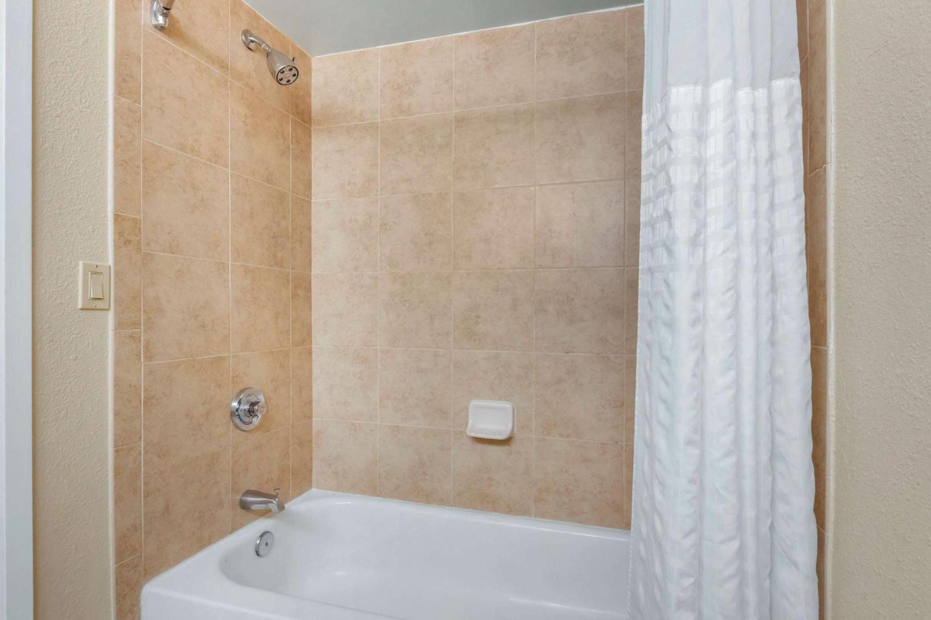 Comfort Suites Near Universal Orlando Resort photo 8