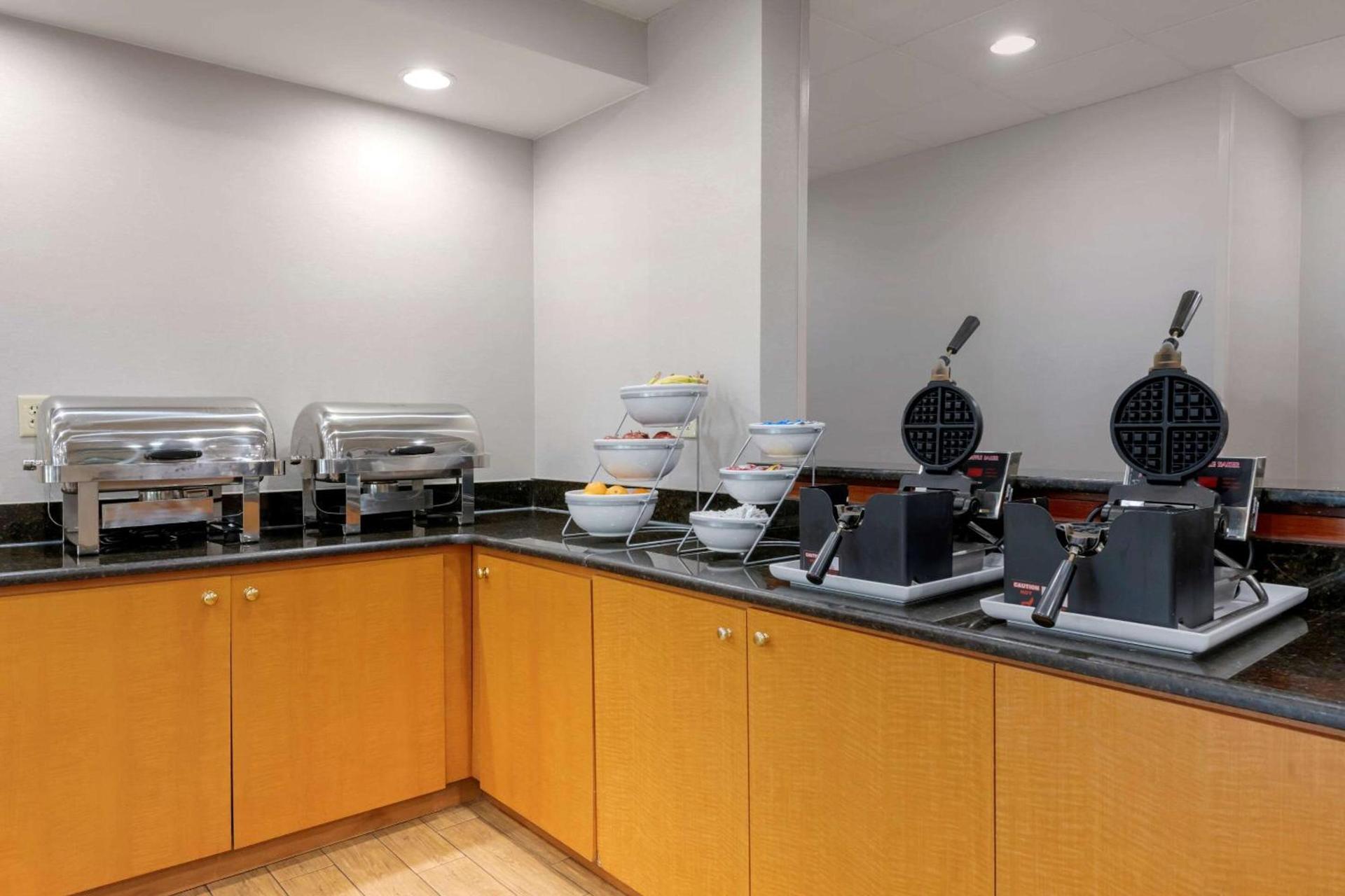 Comfort Suites Near Universal Orlando Resort photo 44
