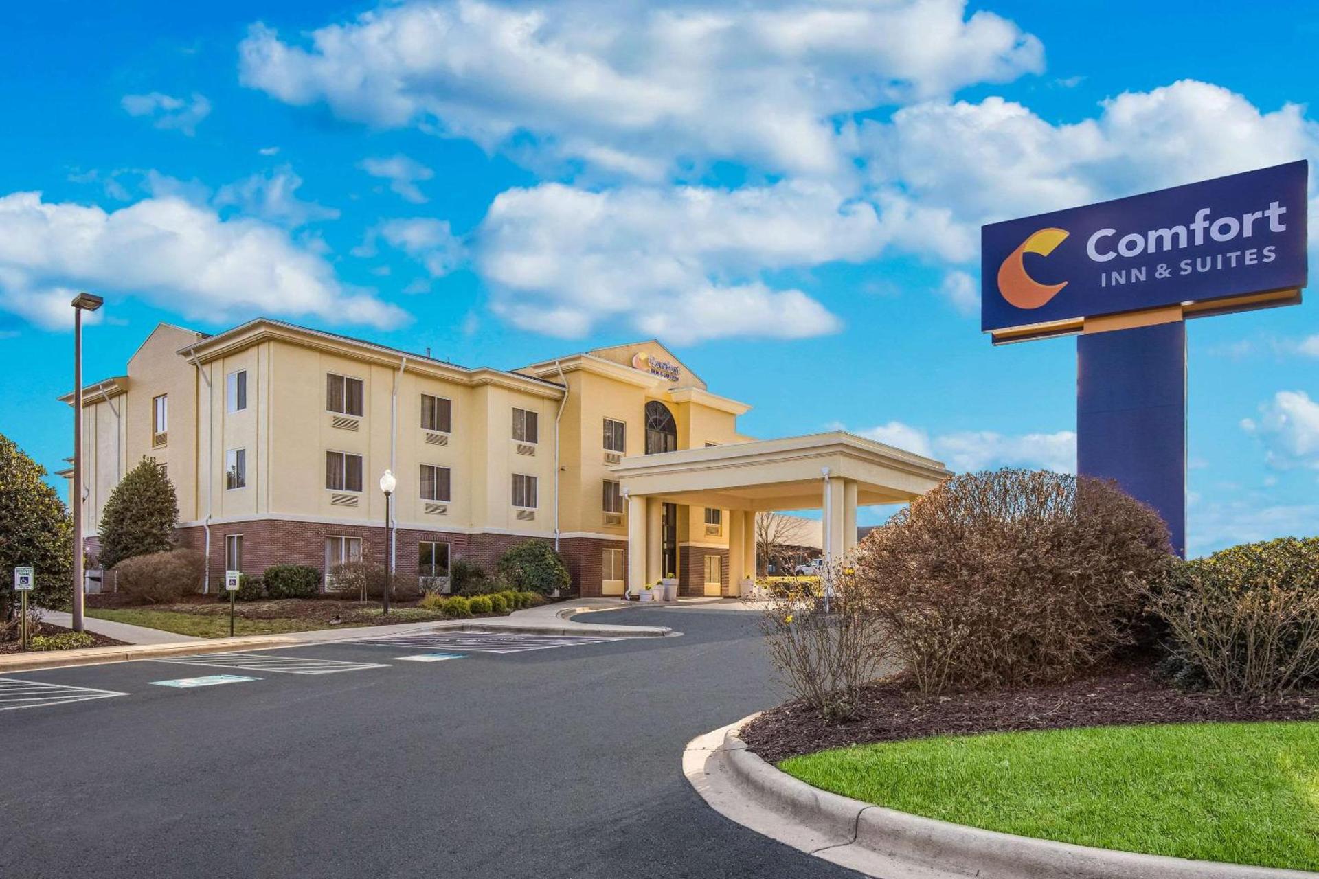 Comfort Inn & Suites Brevard North photo 1