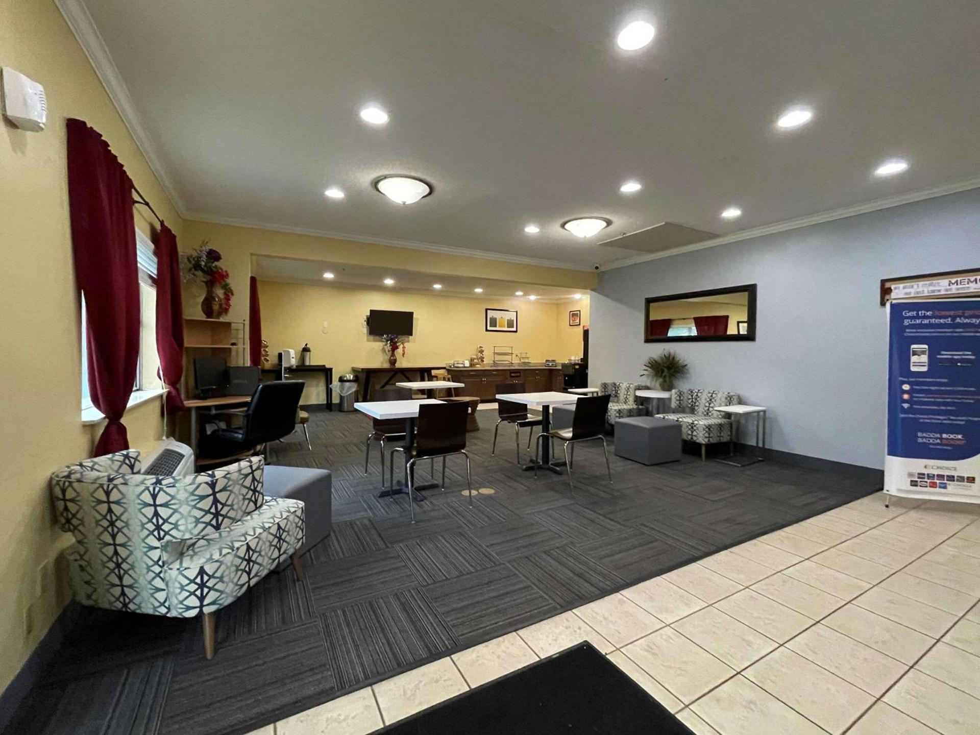 Clarion Pointe Fairborn near Wright Patterson AFB photo 3