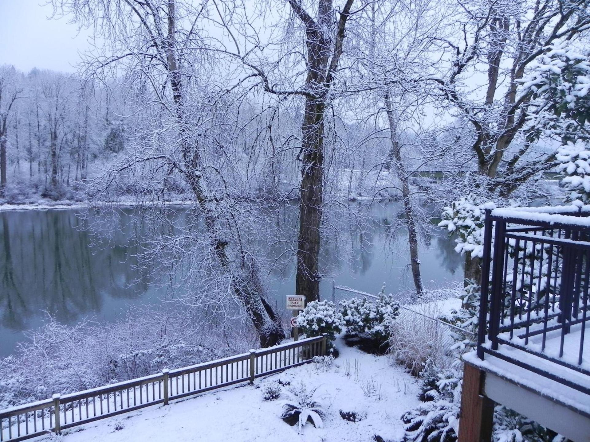 Lewis River Inn photo 24