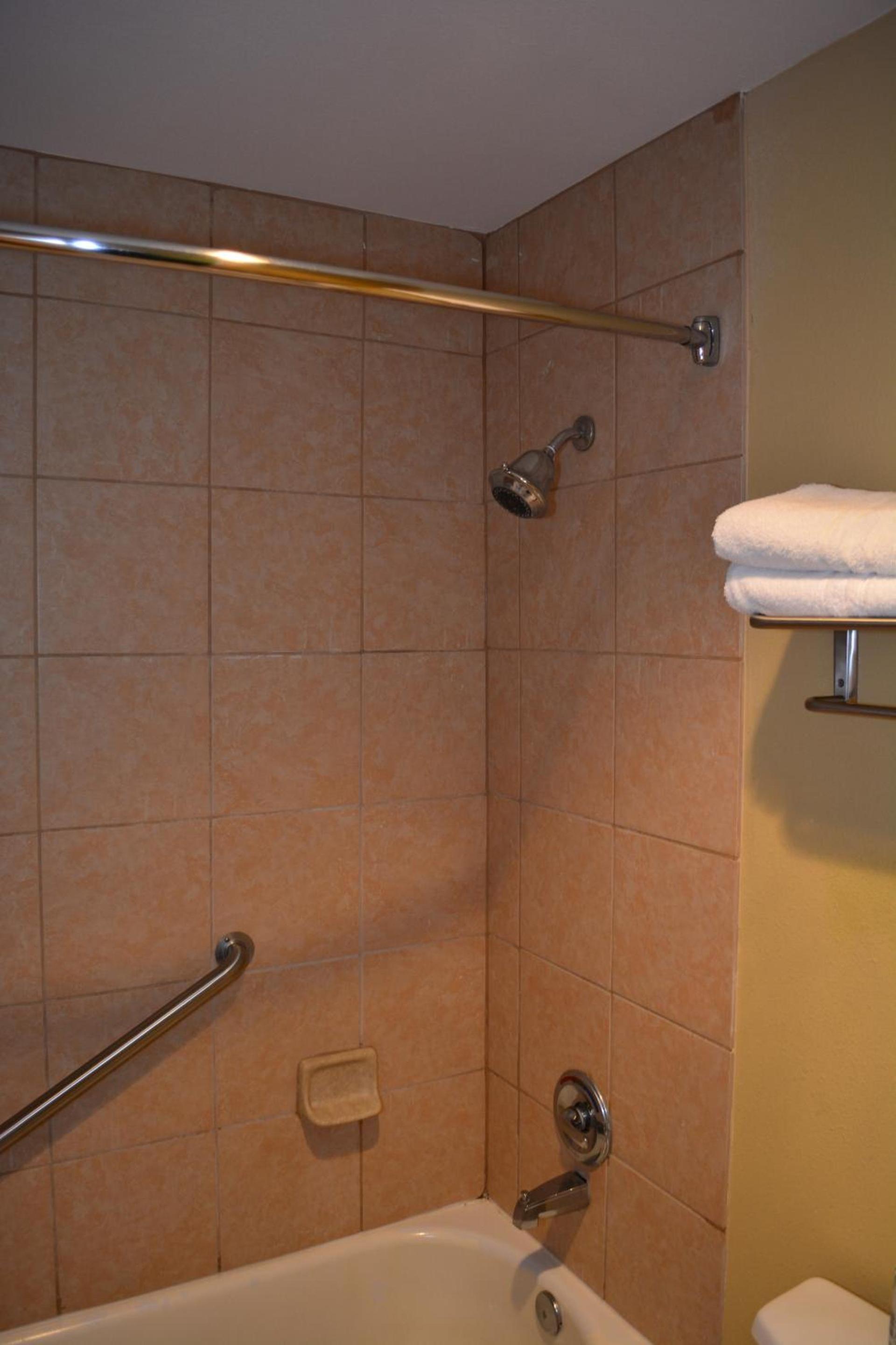 Super 8 by Wyndham Universal City photo 37