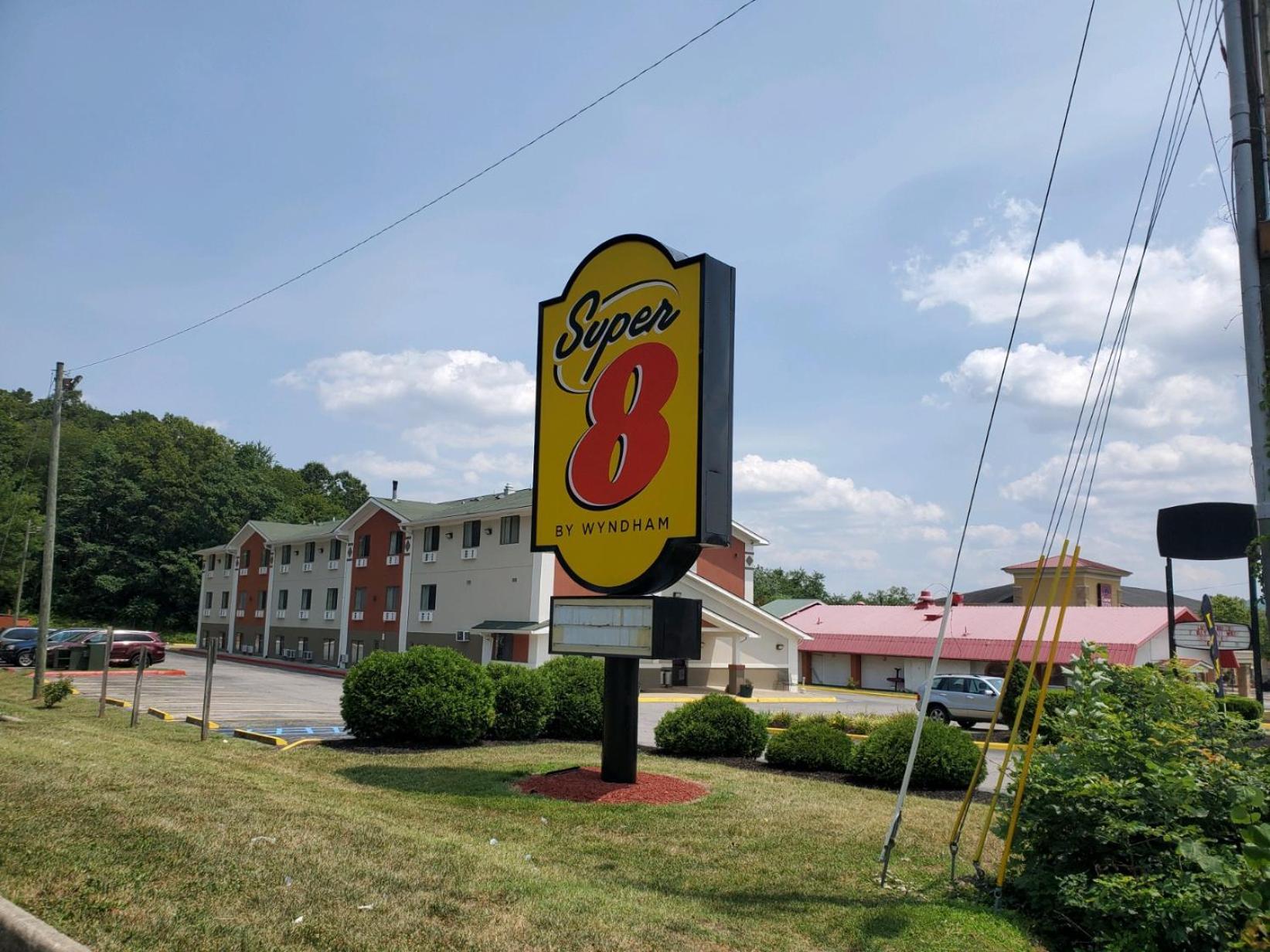 Super 8 by Wyndham Salem VA photo 14