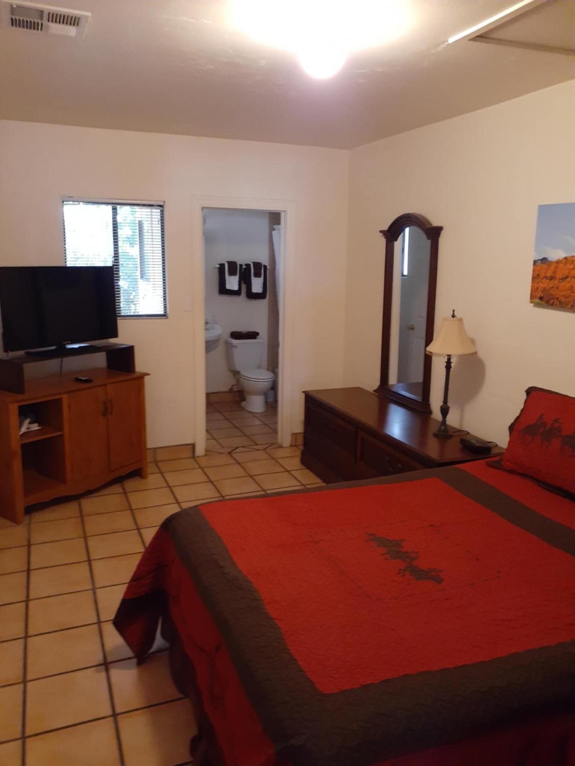 Stagecoach Suites photo 71
