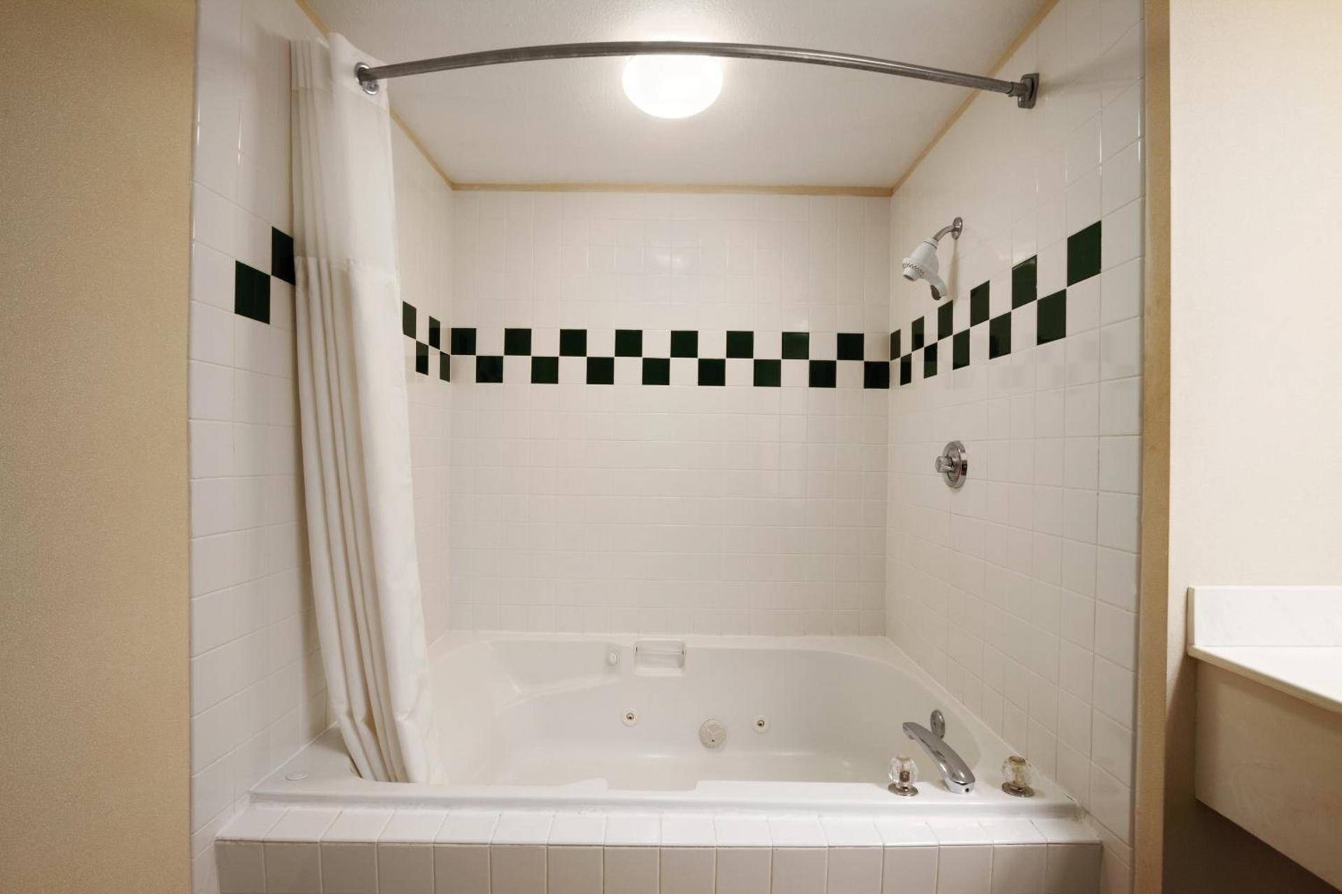 Ramada by Wyndham SeaTac Airport photo 24