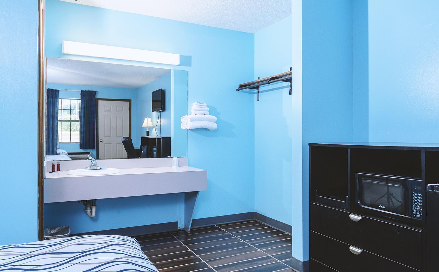Blue Way Inn & Suites Wellington photo 2