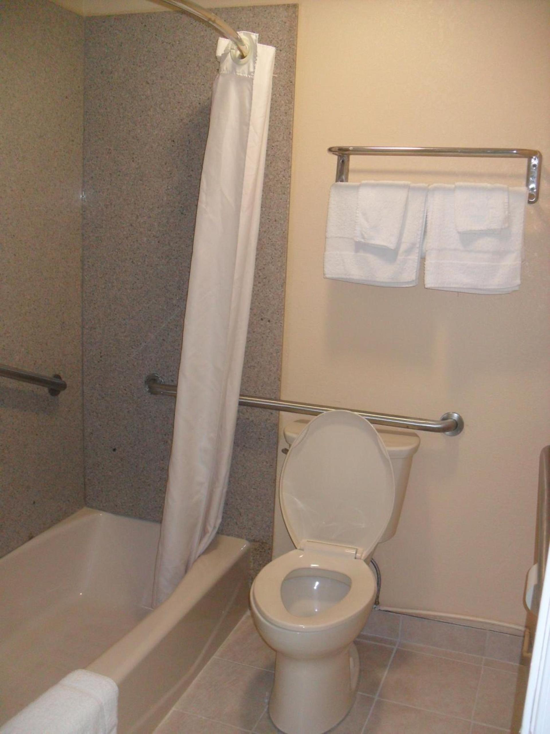 Newport News Inn photo 14