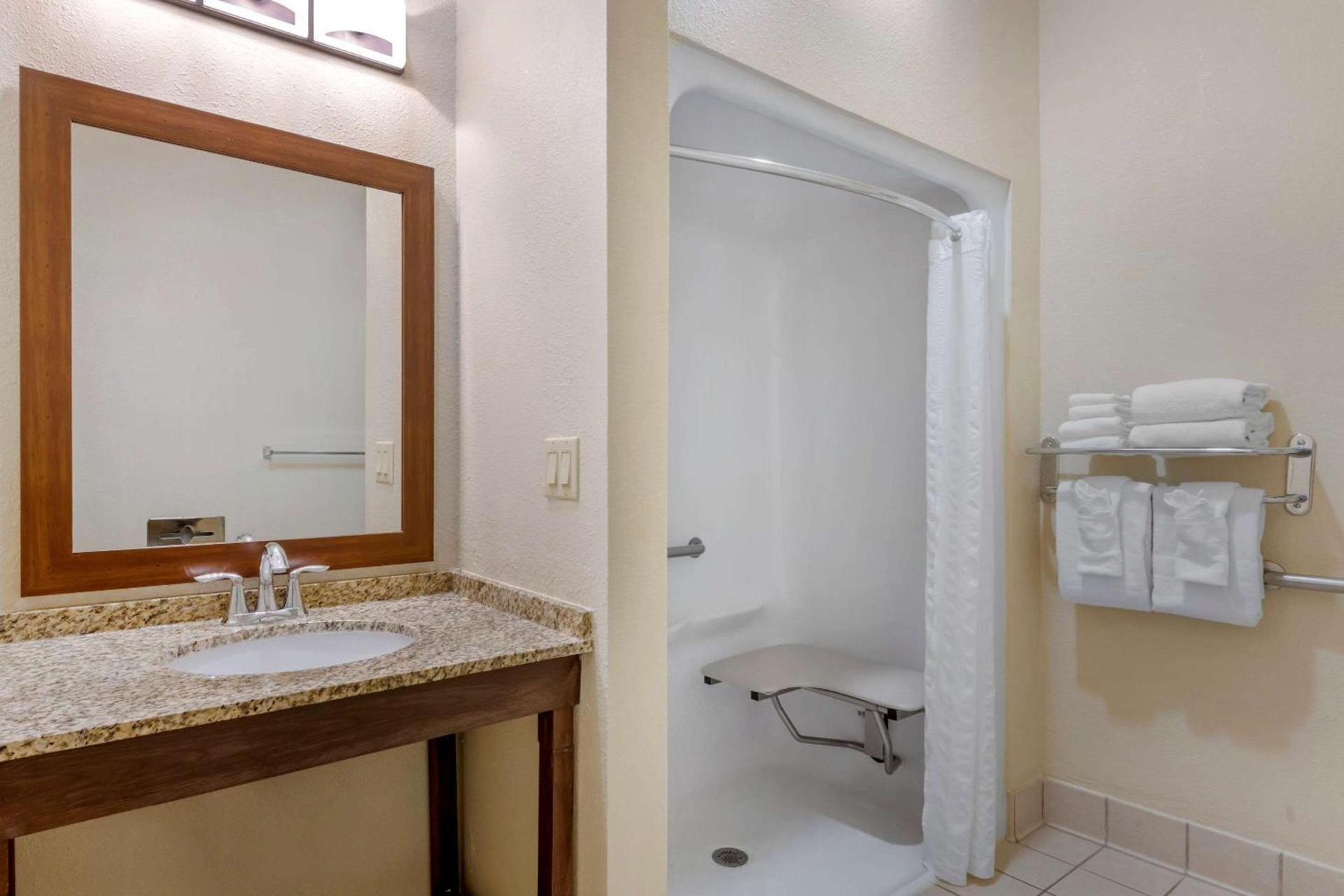 Comfort Suites Near Universal Orlando Resort photo 9