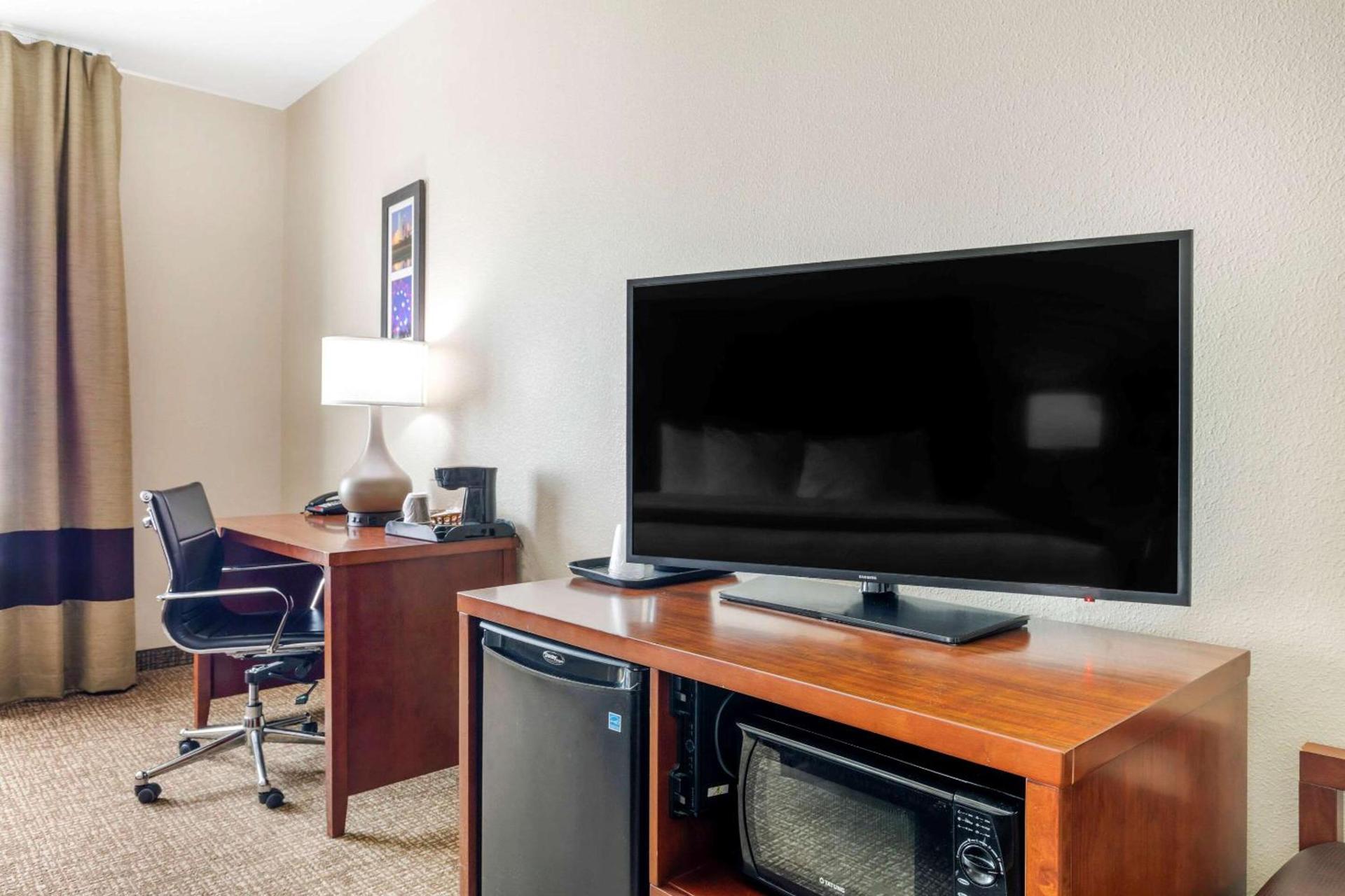 Comfort Inn Near UNT photo 9