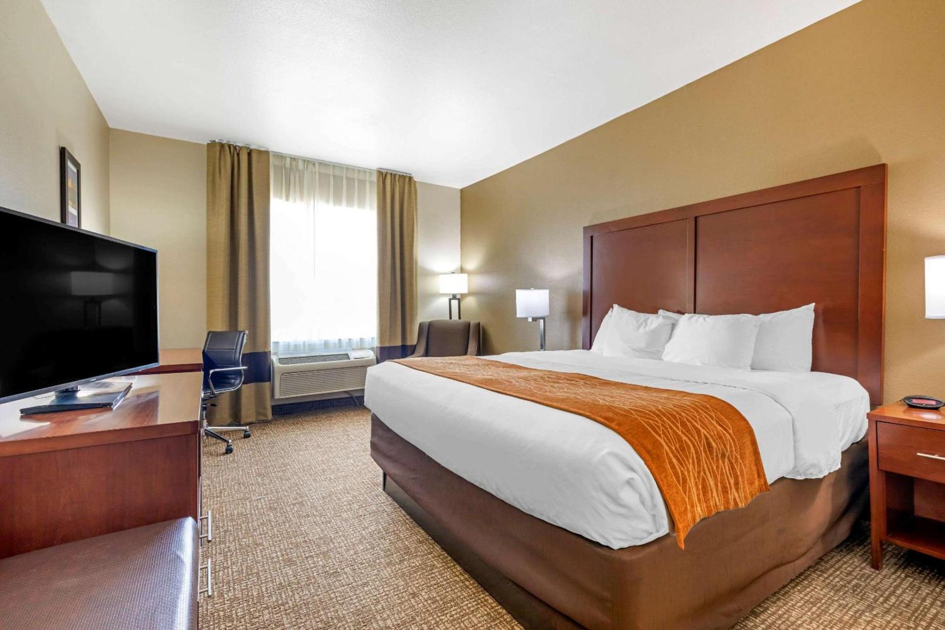 Comfort Inn Near UNT photo 11